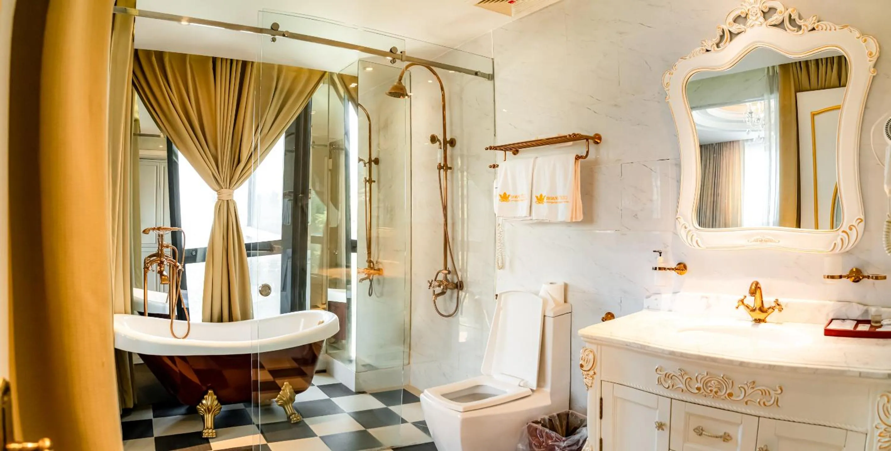 Shower in Hoang Trieu Hotel