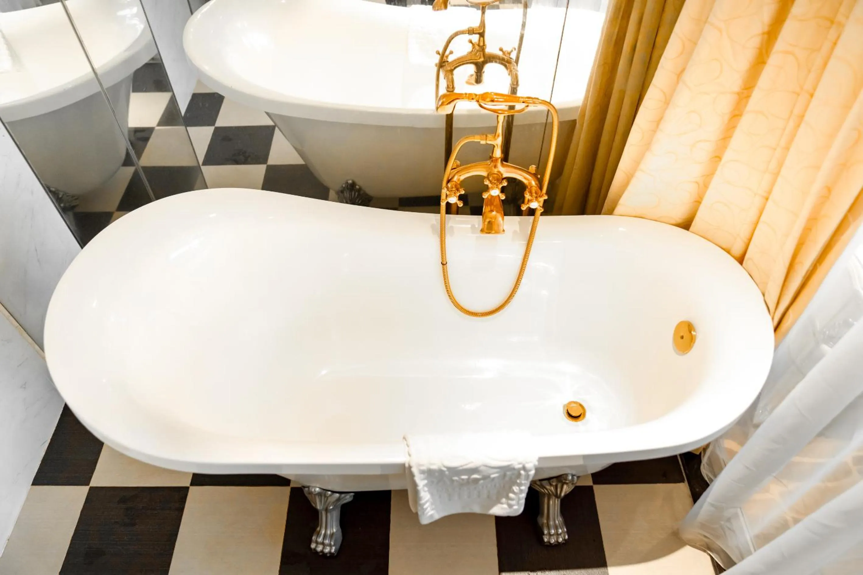 Bath in Hoang Trieu Hotel