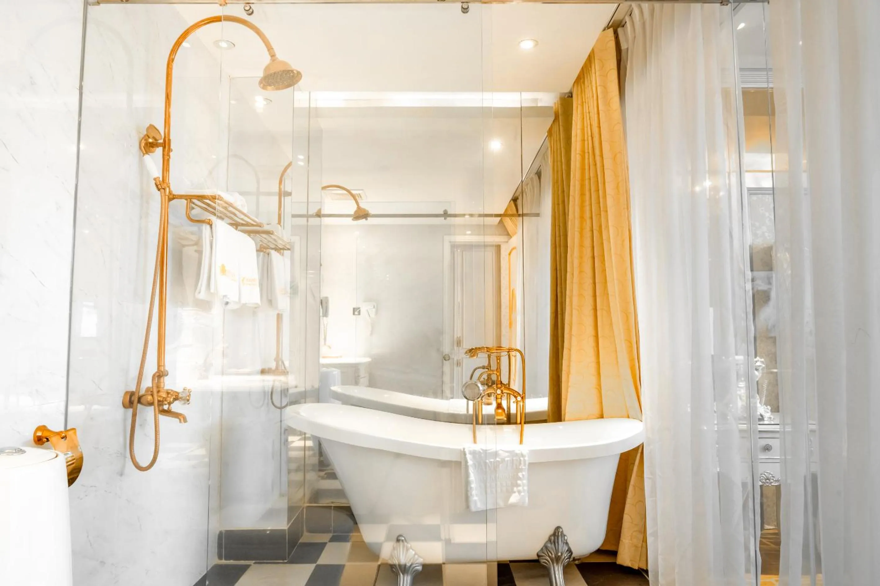 Bath in Hoang Trieu Hotel