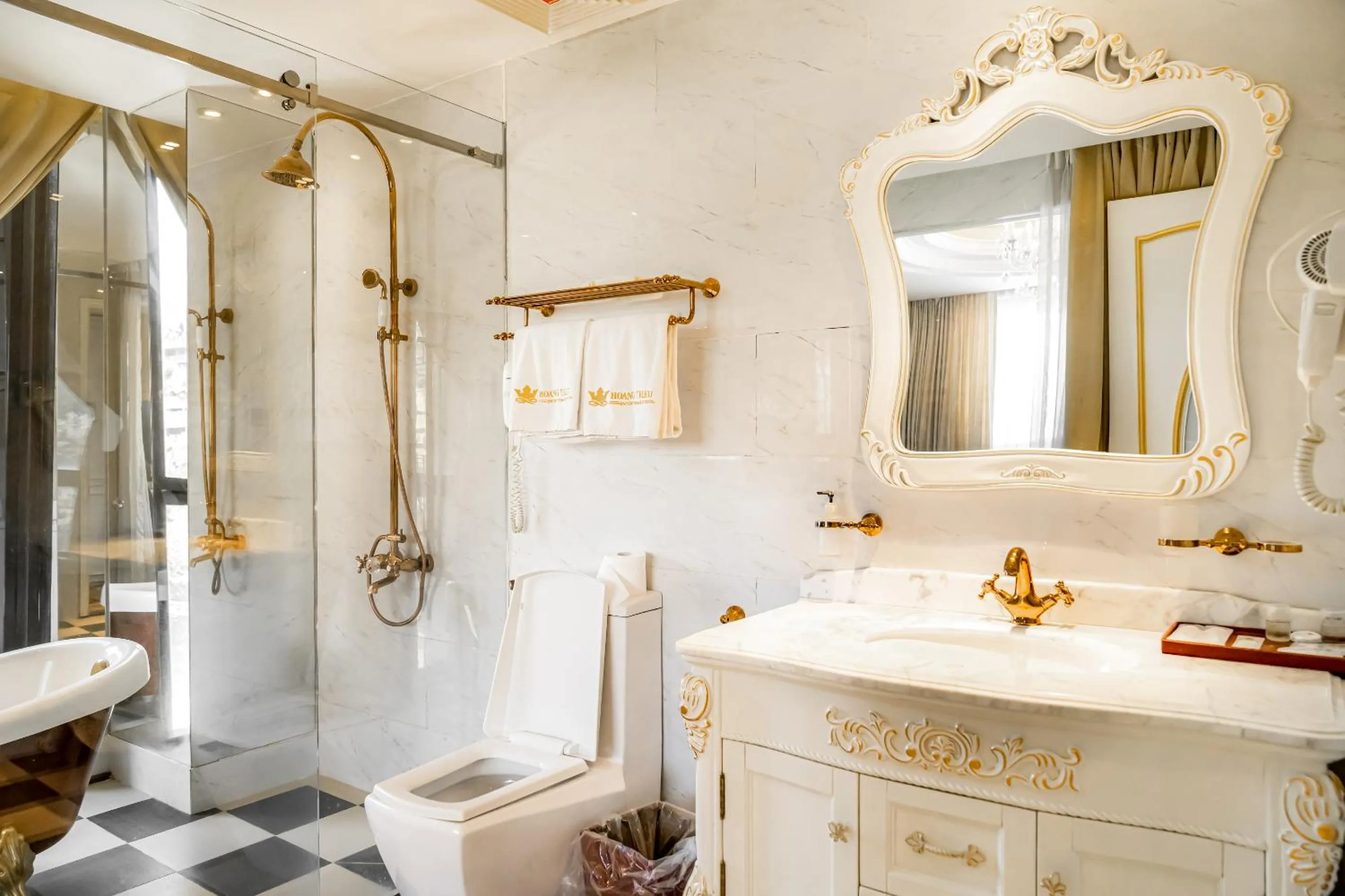 Shower in Hoang Trieu Hotel