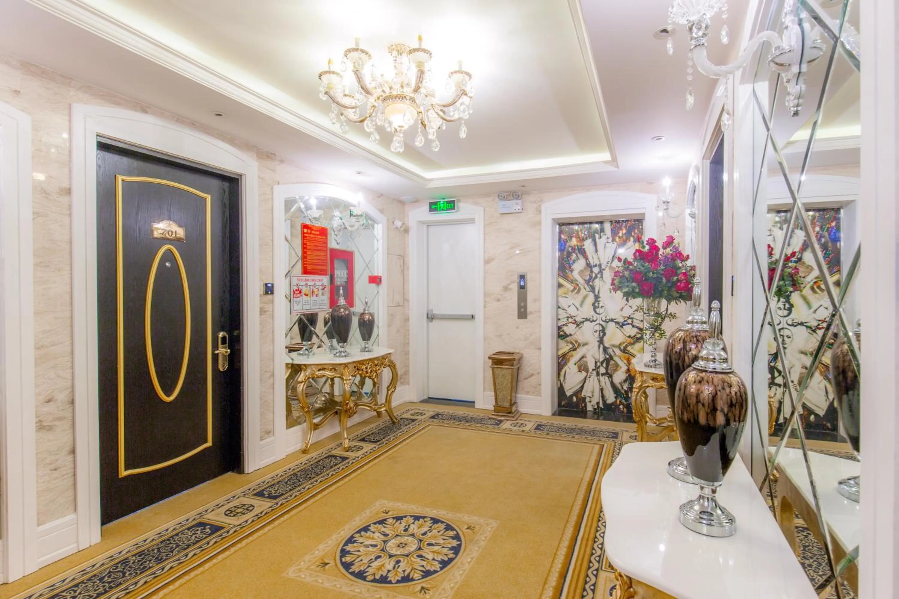 Communal lounge/ TV room in Hoang Trieu Hotel