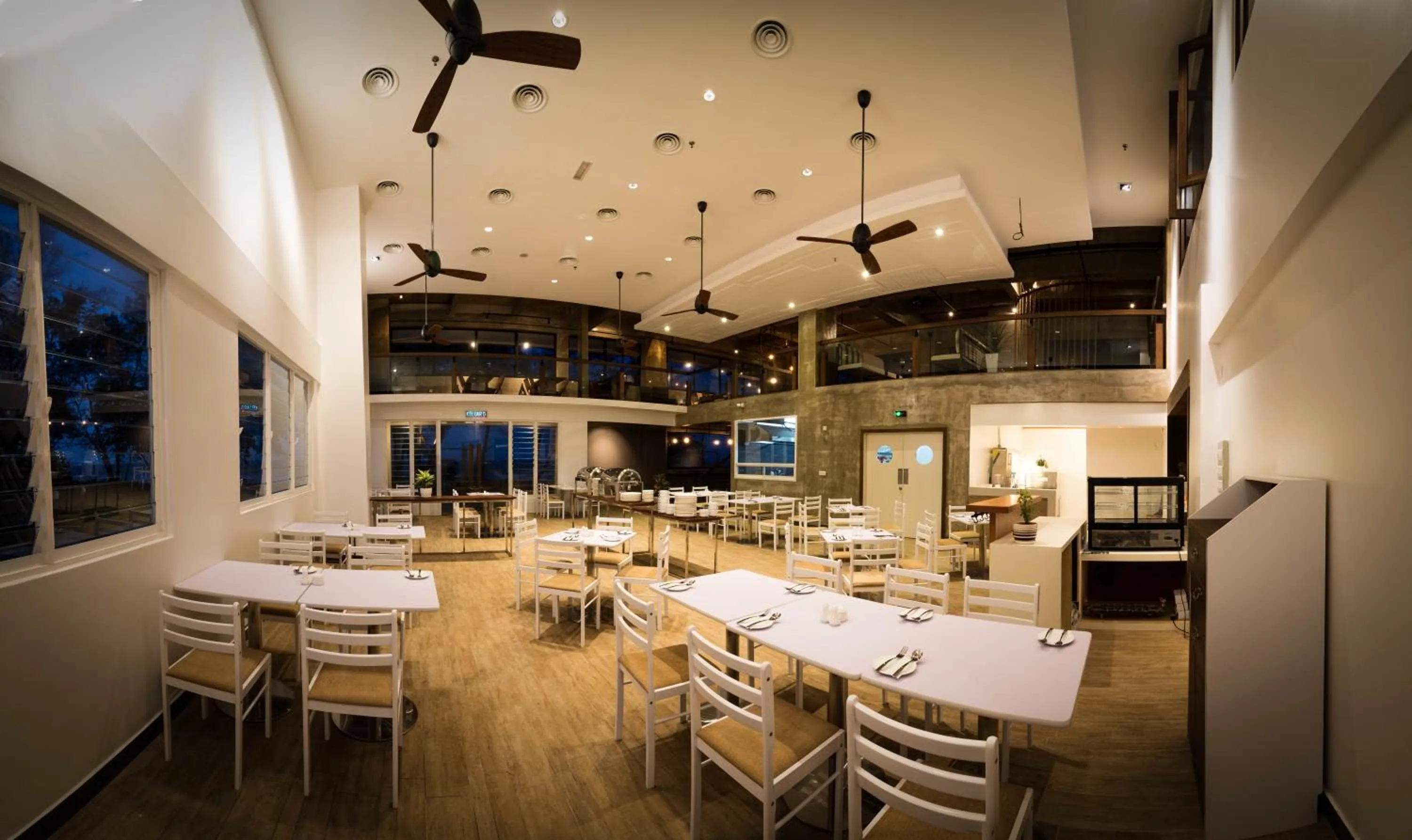 Restaurant/places to eat in Mandurah Hotel