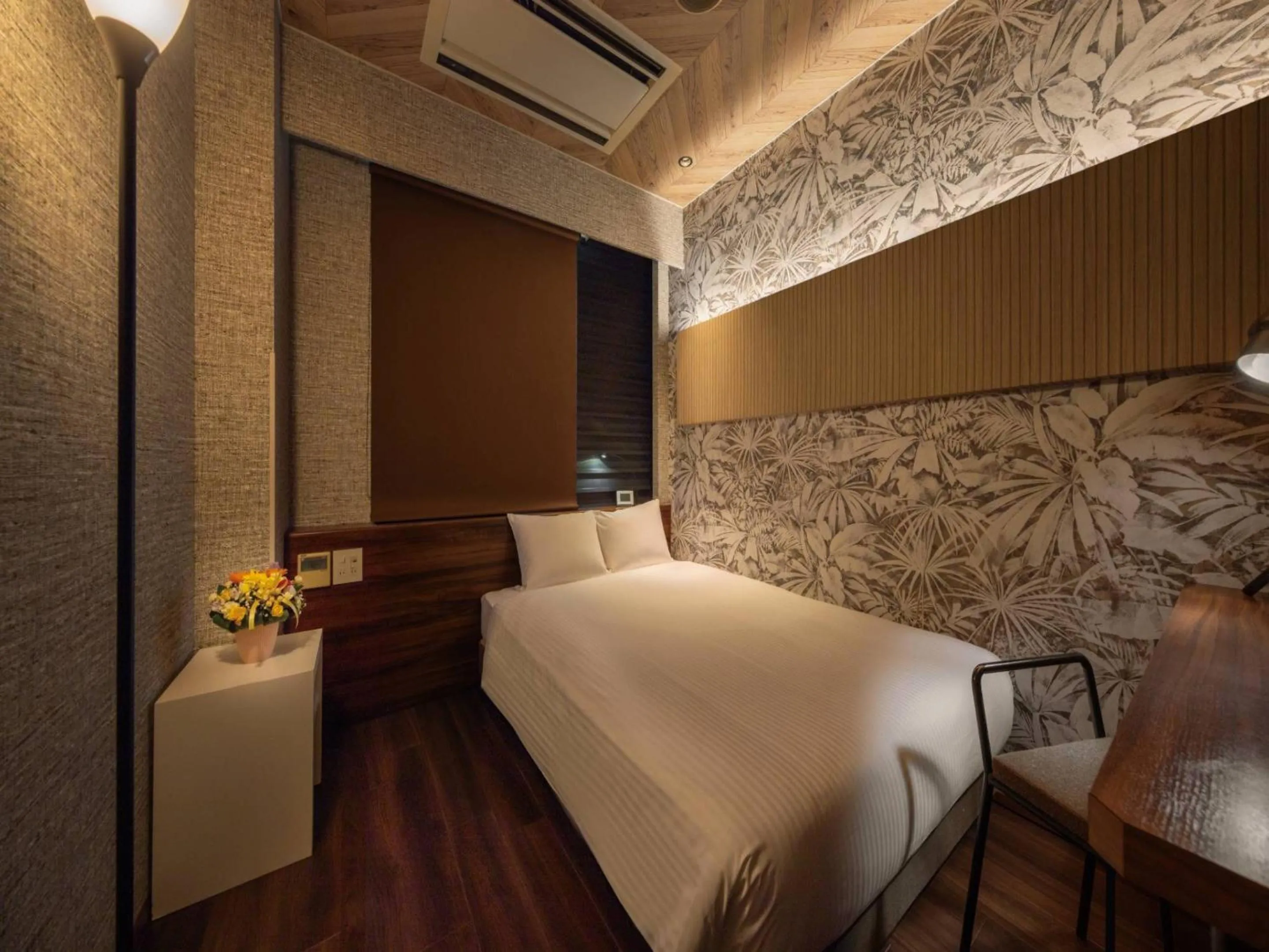 Photo of the whole room, Bed in Tokai City Hotel