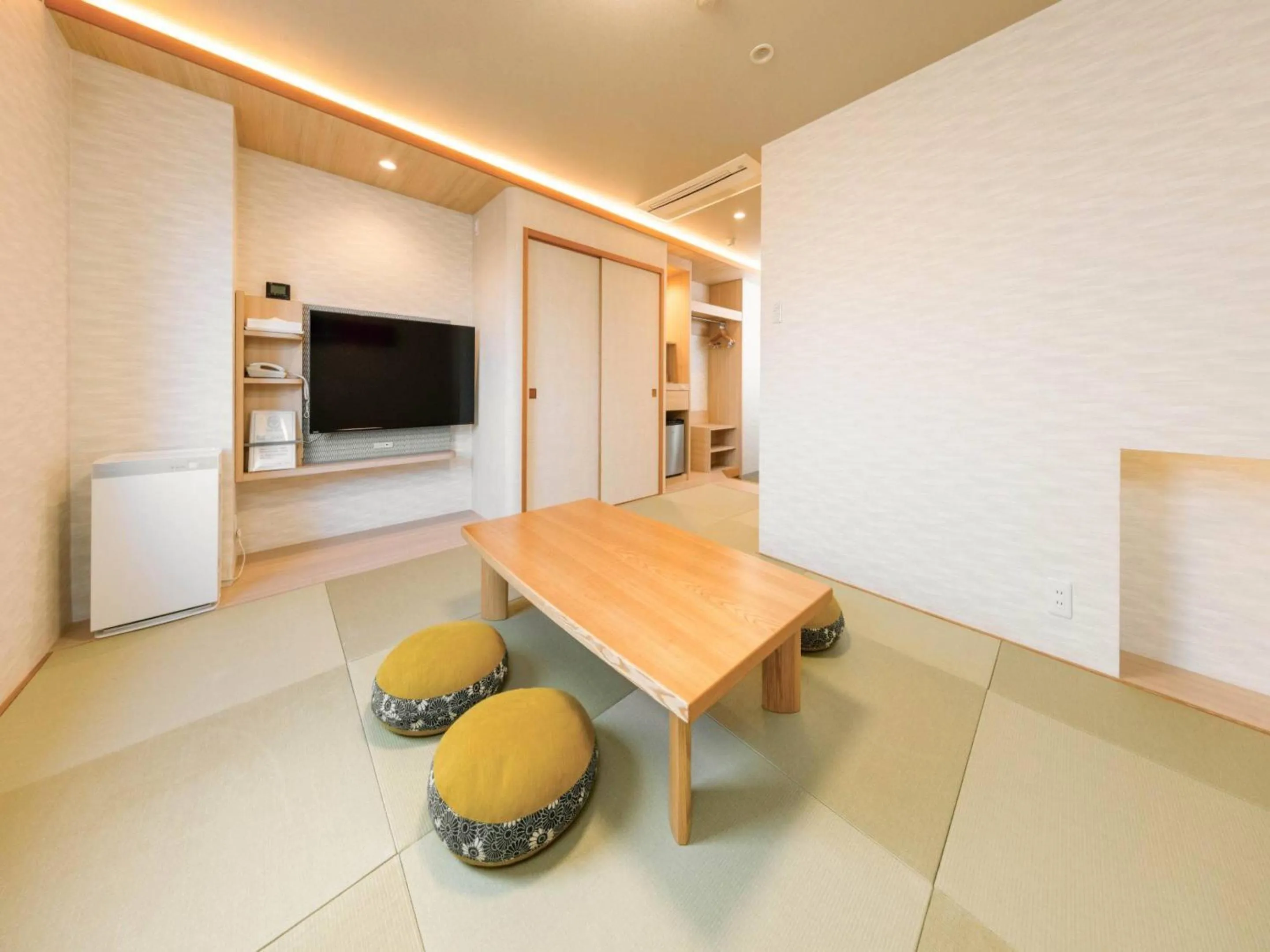 Photo of the whole room in Tokai City Hotel