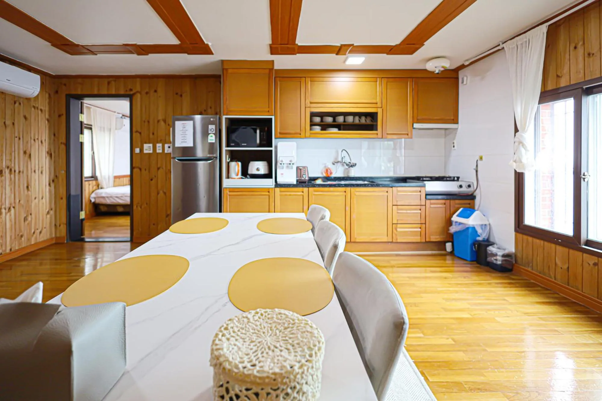 kitchen in Fantastic Ocean View Sydney Hotel