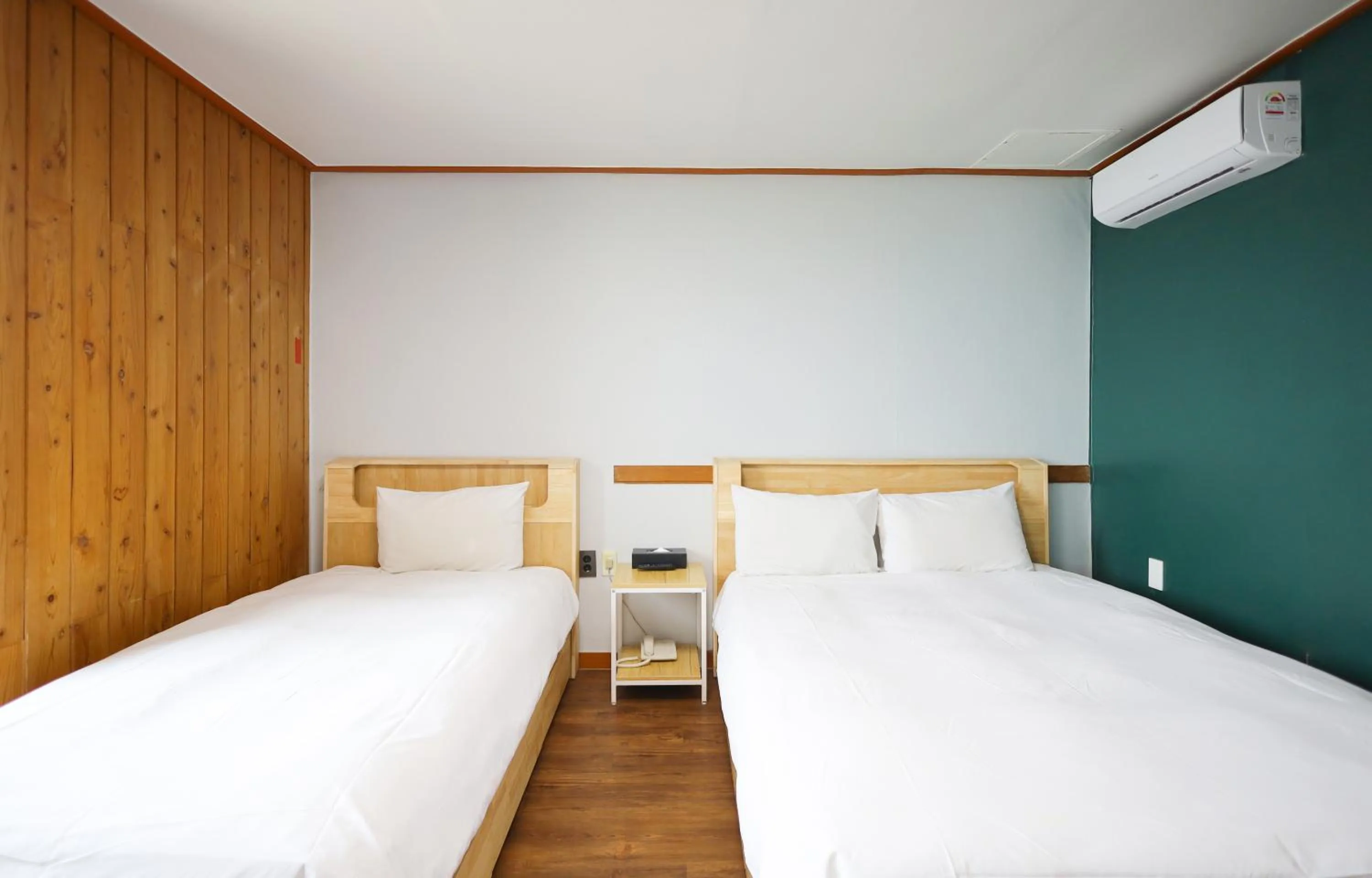 Bed in Fantastic Ocean View Sydney Hotel