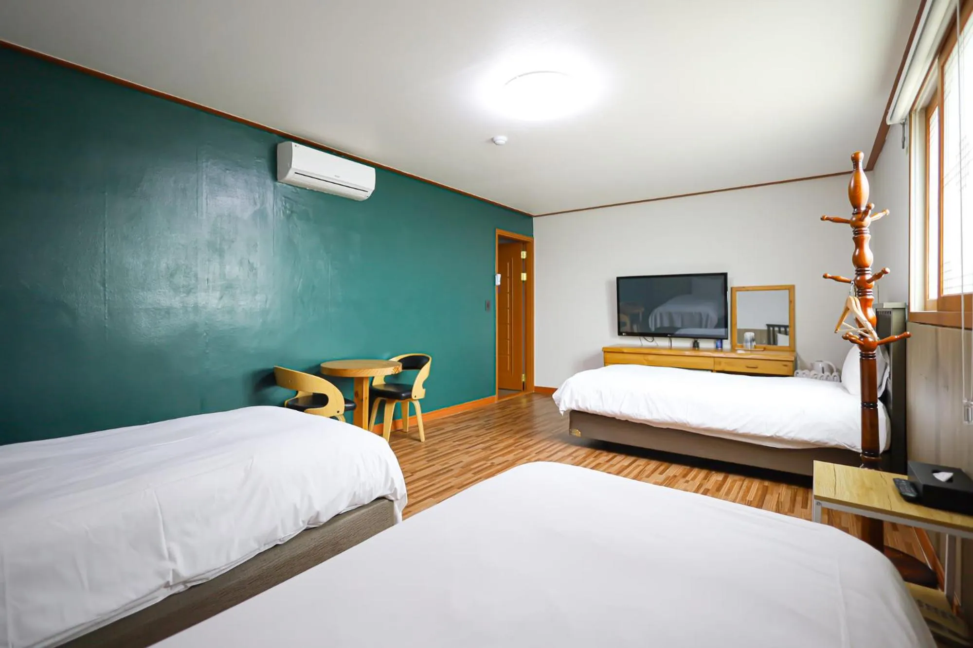 Bedroom in Fantastic Ocean View Sydney Hotel