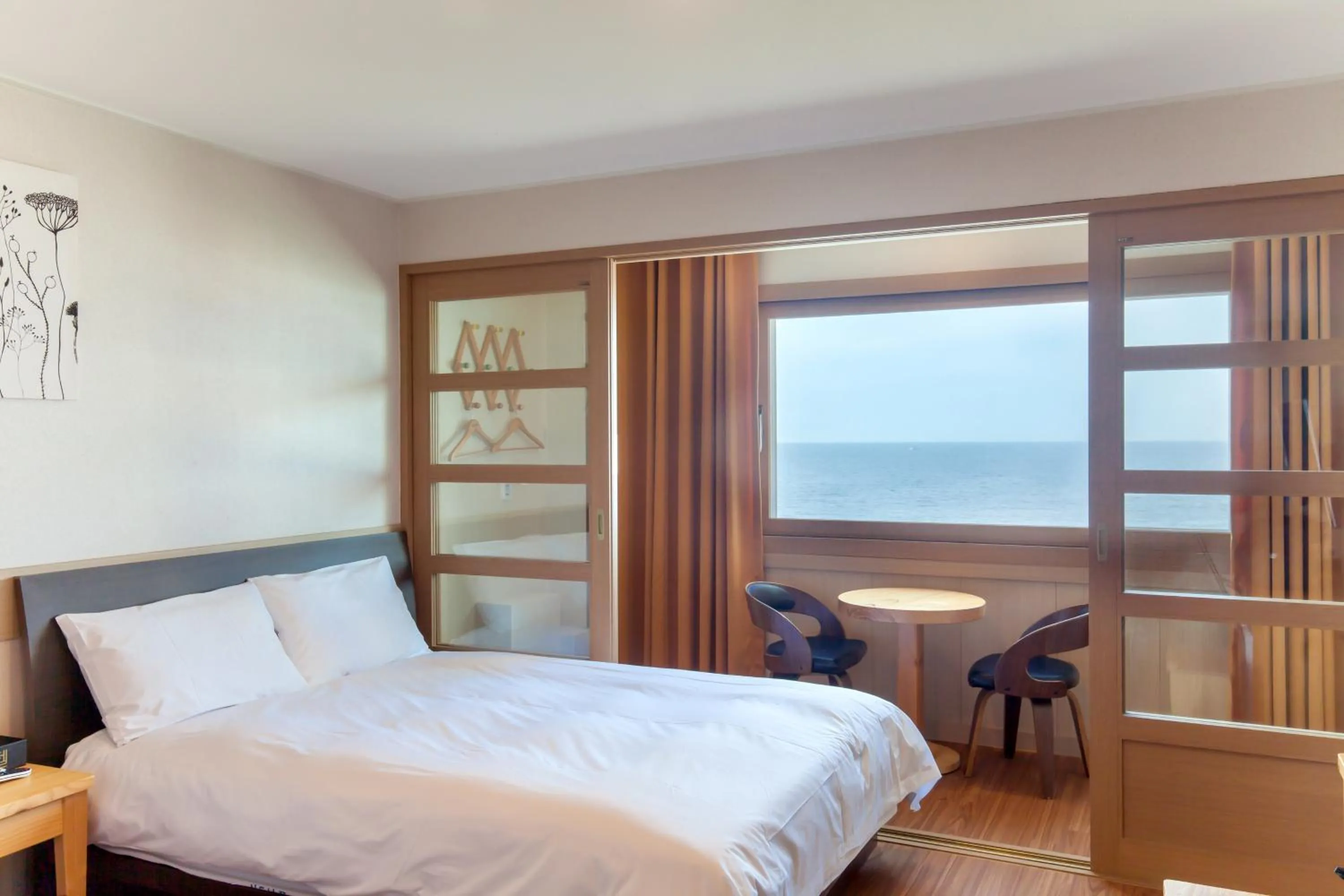 Bed in Fantastic Ocean View Sydney Hotel