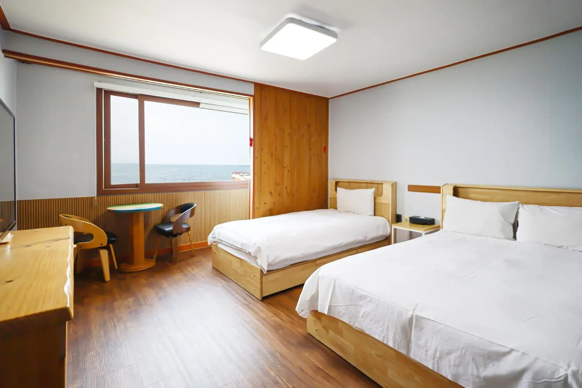 Deluxe Twin Room with Sea View in Fantastic Ocean View Sydney Hotel Deluxe Twin Room with Sea View in Fantastic Ocean View Sydney Hotel