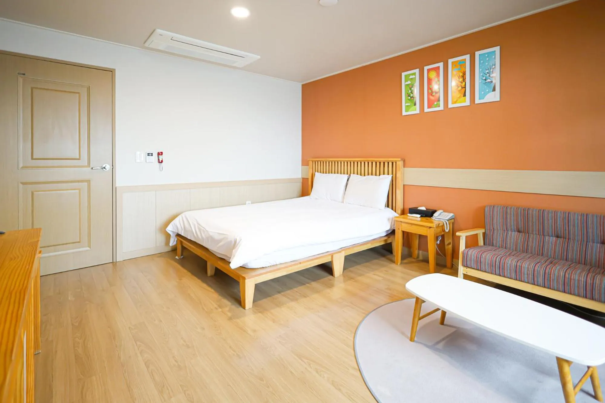 Bed in Fantastic Ocean View Sydney Hotel