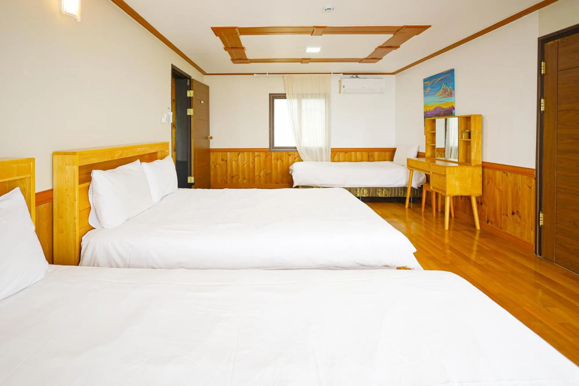 Bedroom in Fantastic Ocean View Sydney Hotel