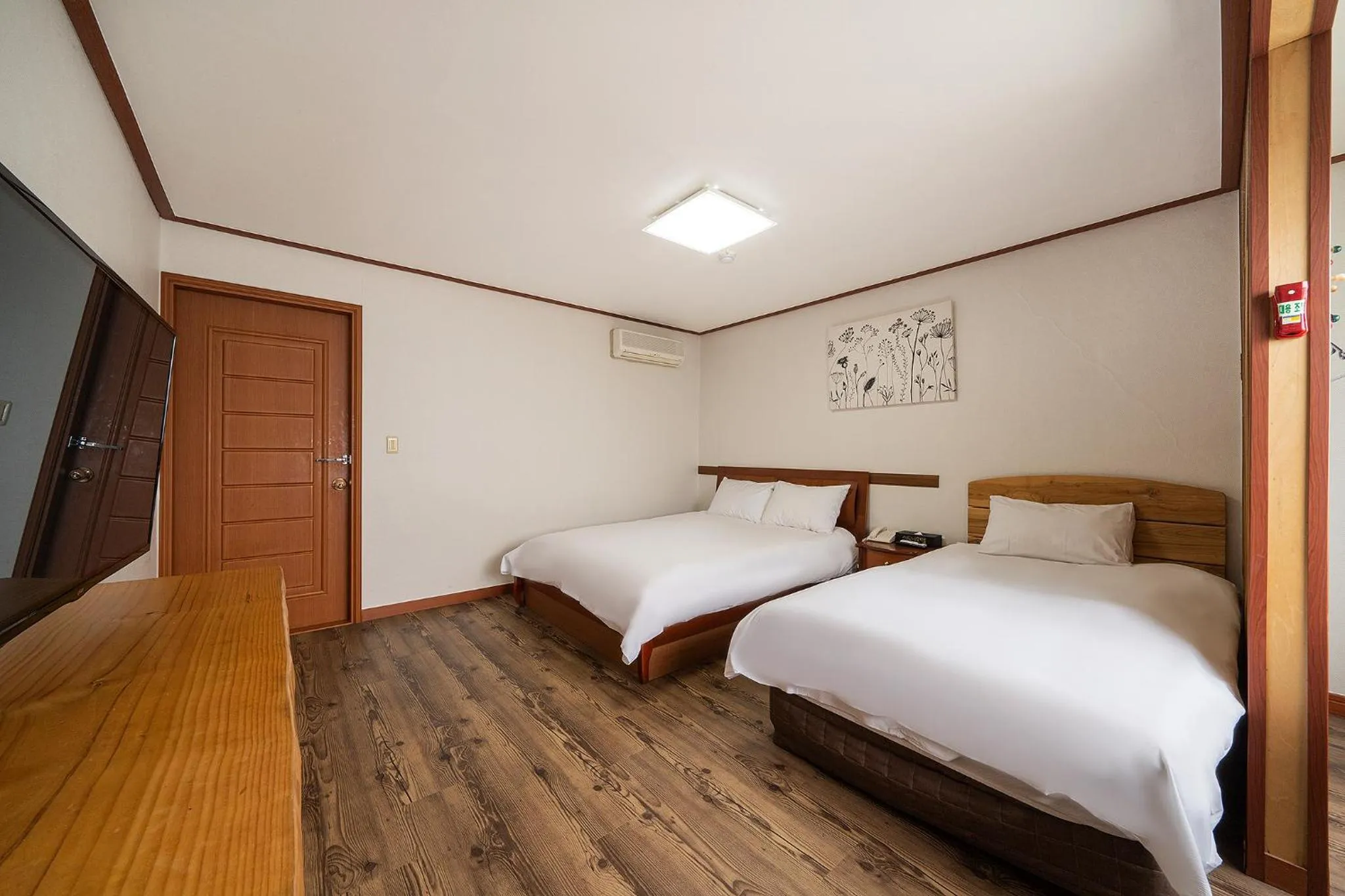 Bed in Fantastic Ocean View Sydney Hotel