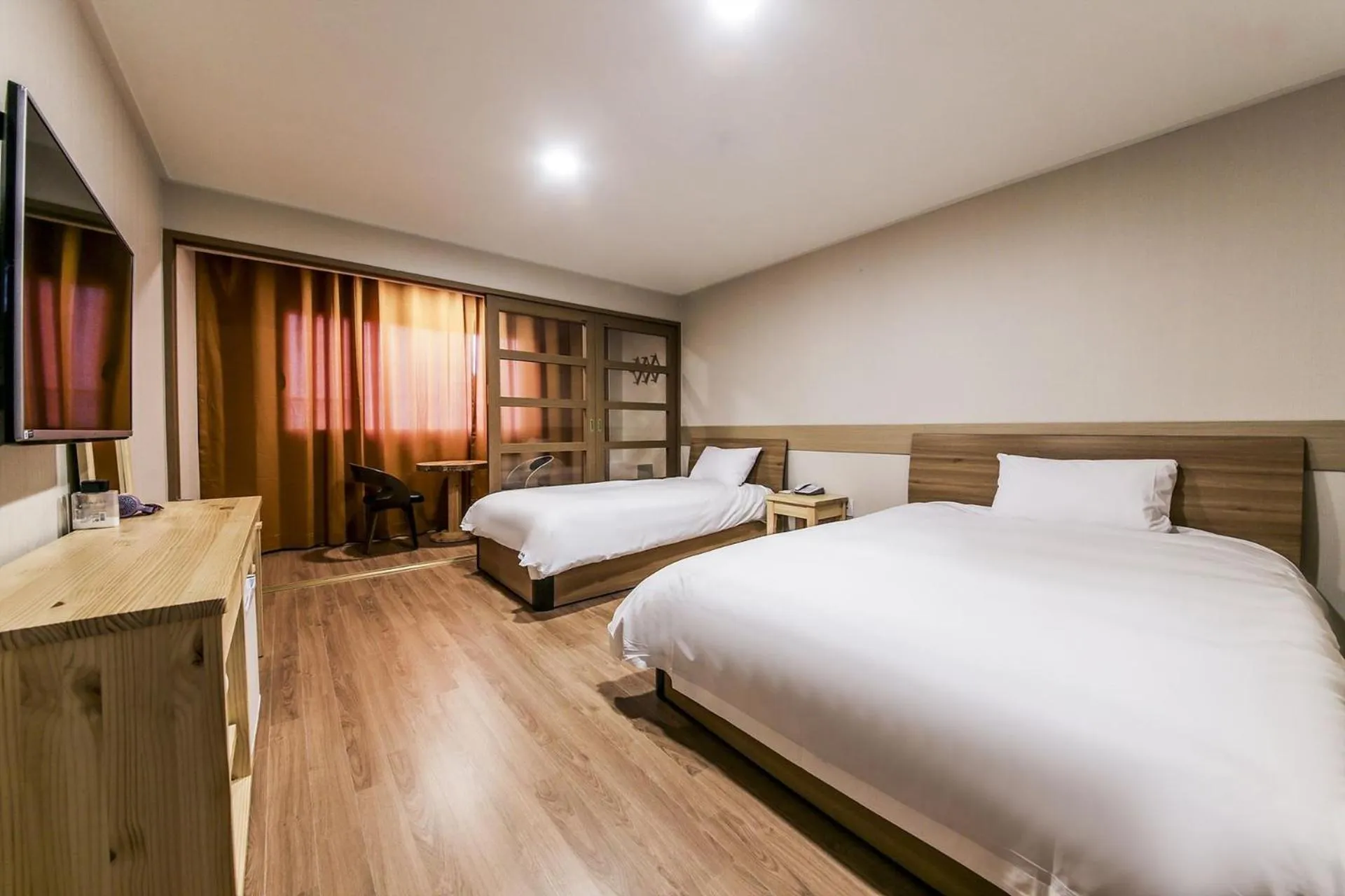 Bed in Fantastic Ocean View Sydney Hotel