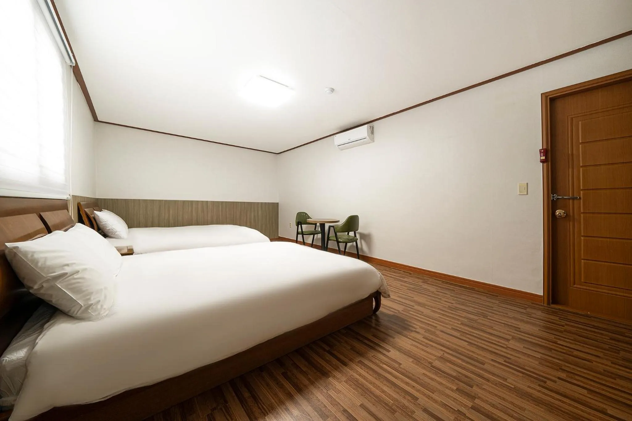 Bed in Fantastic Ocean View Sydney Hotel