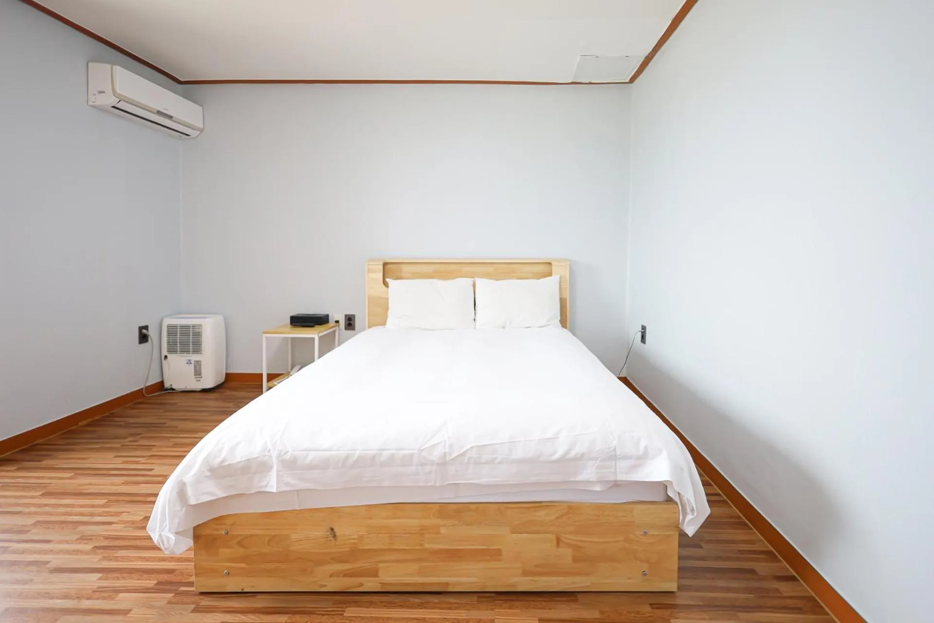 Bed in Fantastic Ocean View Sydney Hotel