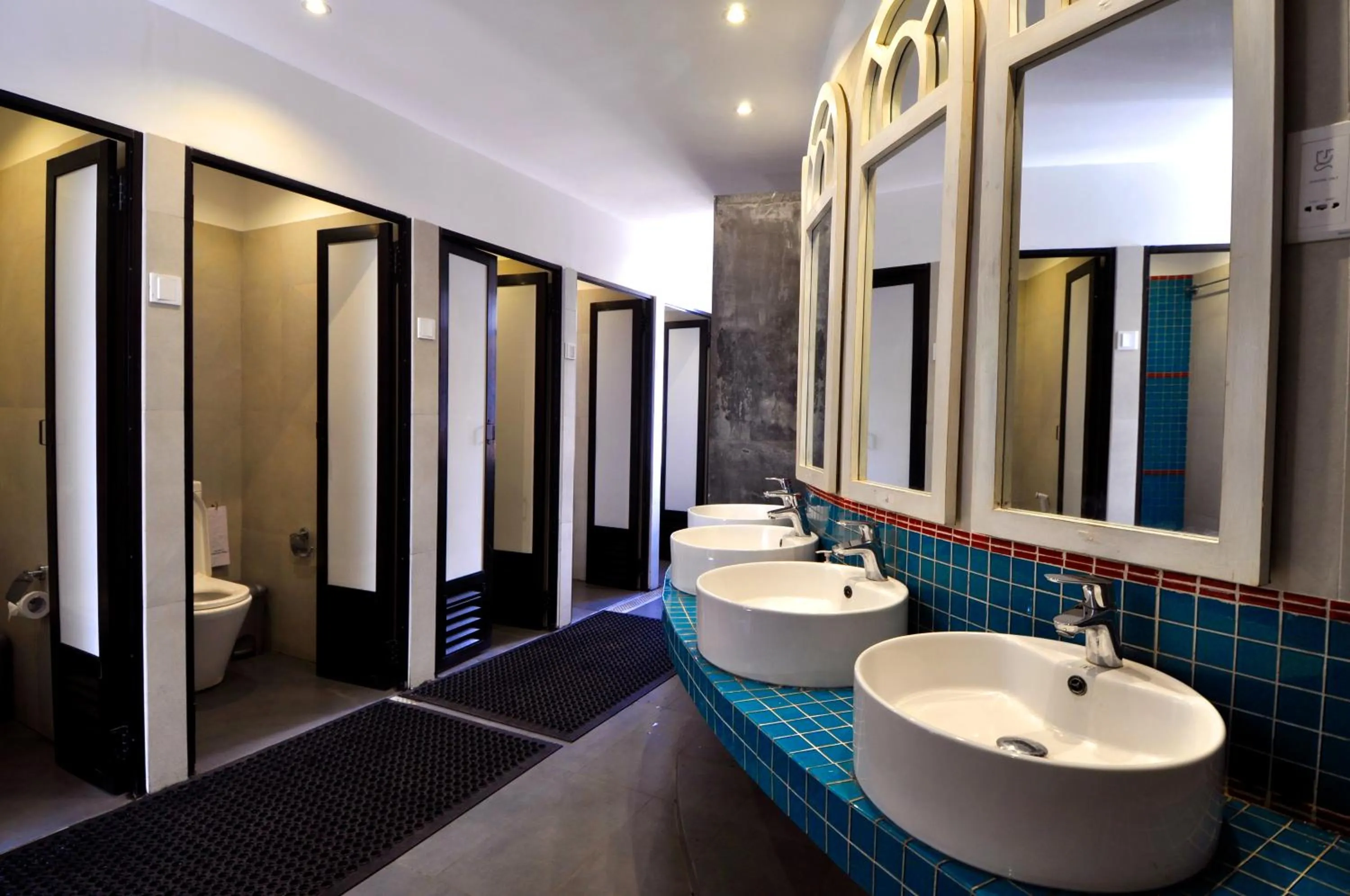 Bathroom in Clock Inn Dehiwala