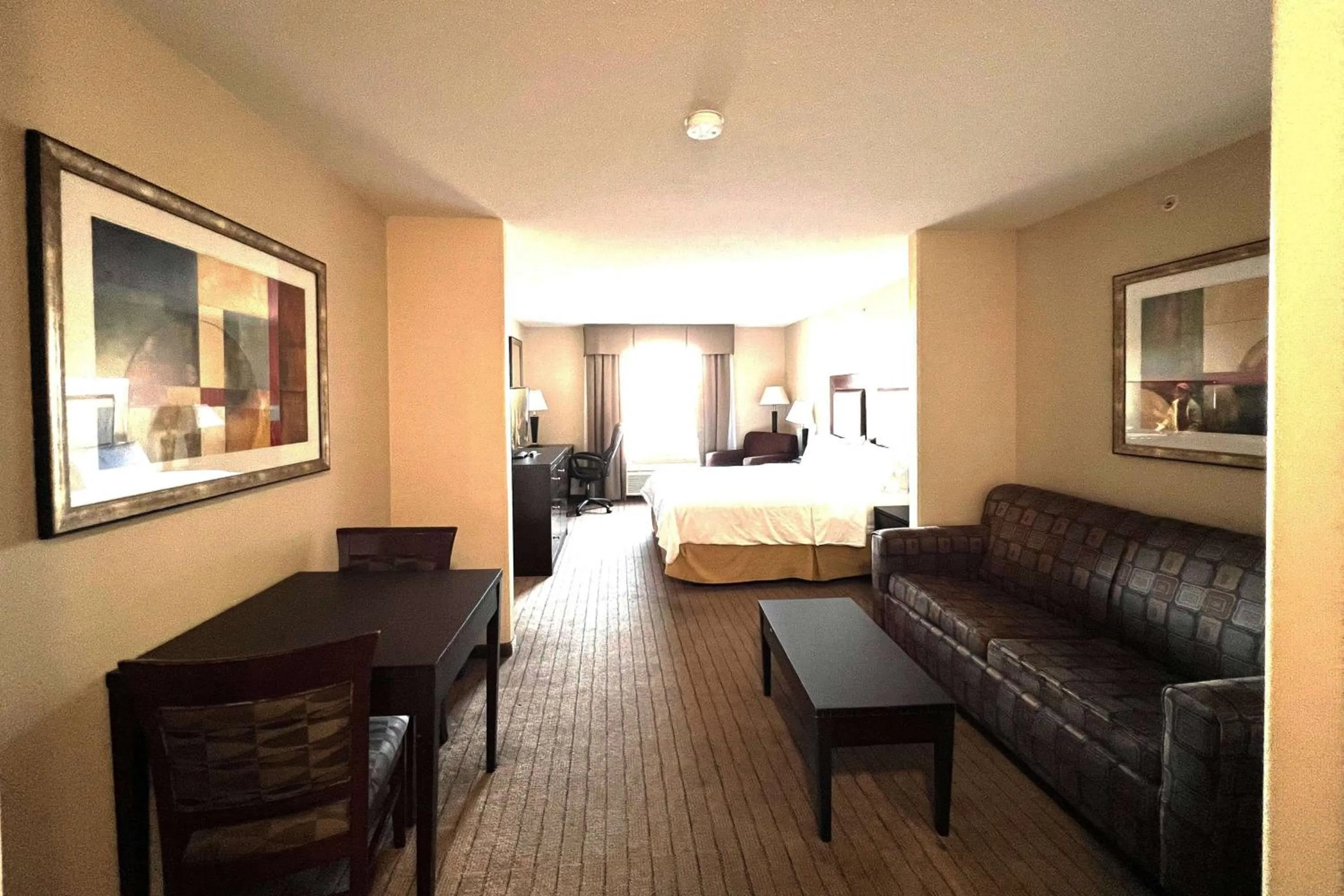 Photo of the whole room, Bed in Ramada by Wyndham Prince Albert