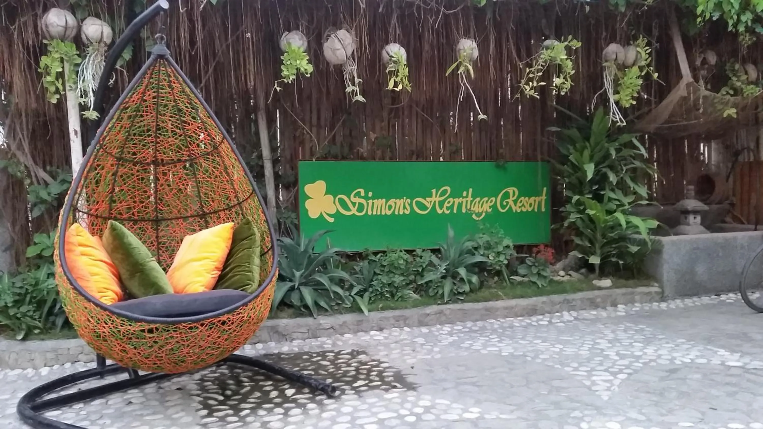 Garden in Simons Heritage Resort Puerto Galera