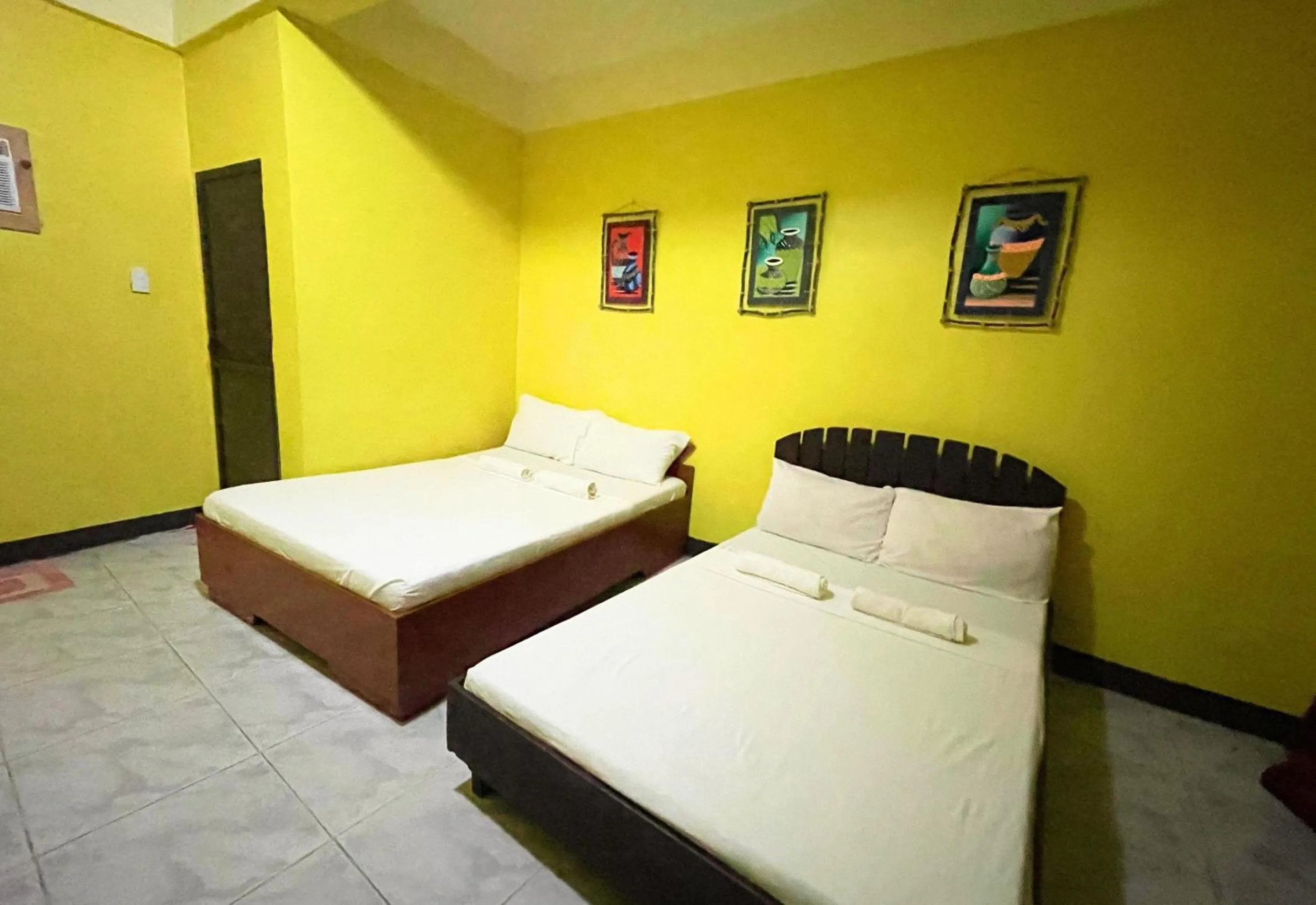 Bed in Simons Heritage Resort Puerto Galera