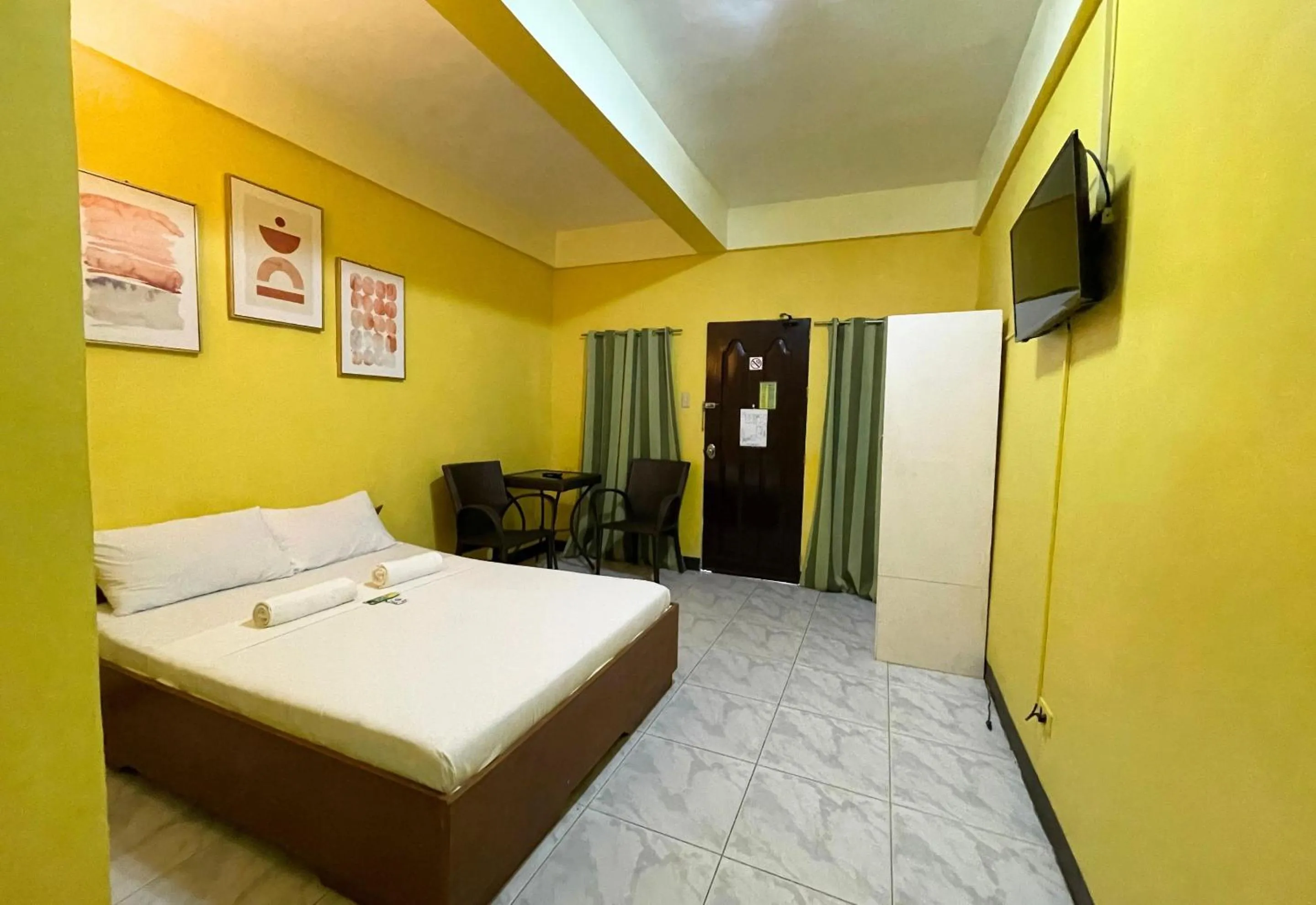 Bed in Simons Heritage Resort Puerto Galera