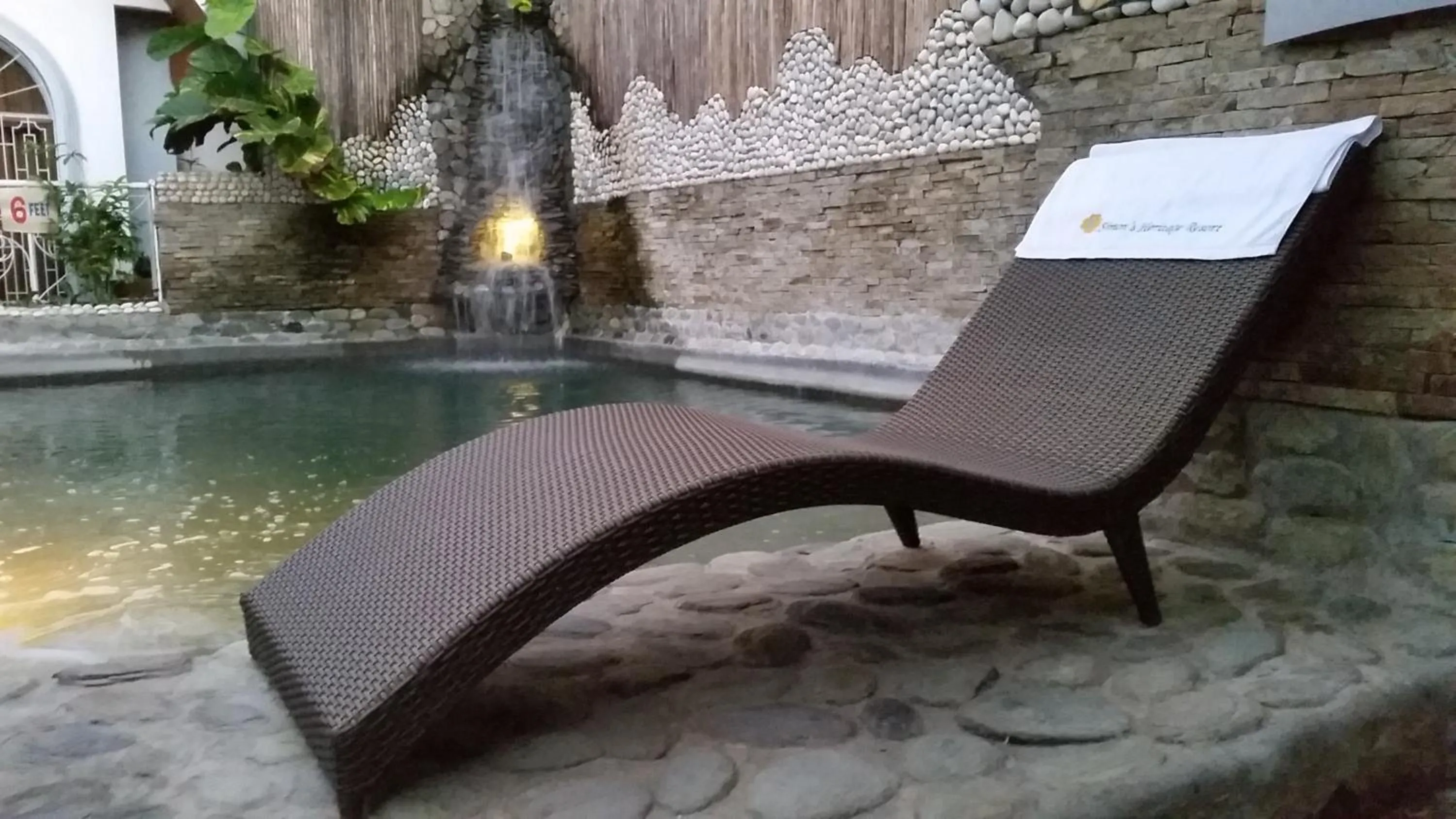 Swimming pool in Simons Heritage Resort Puerto Galera