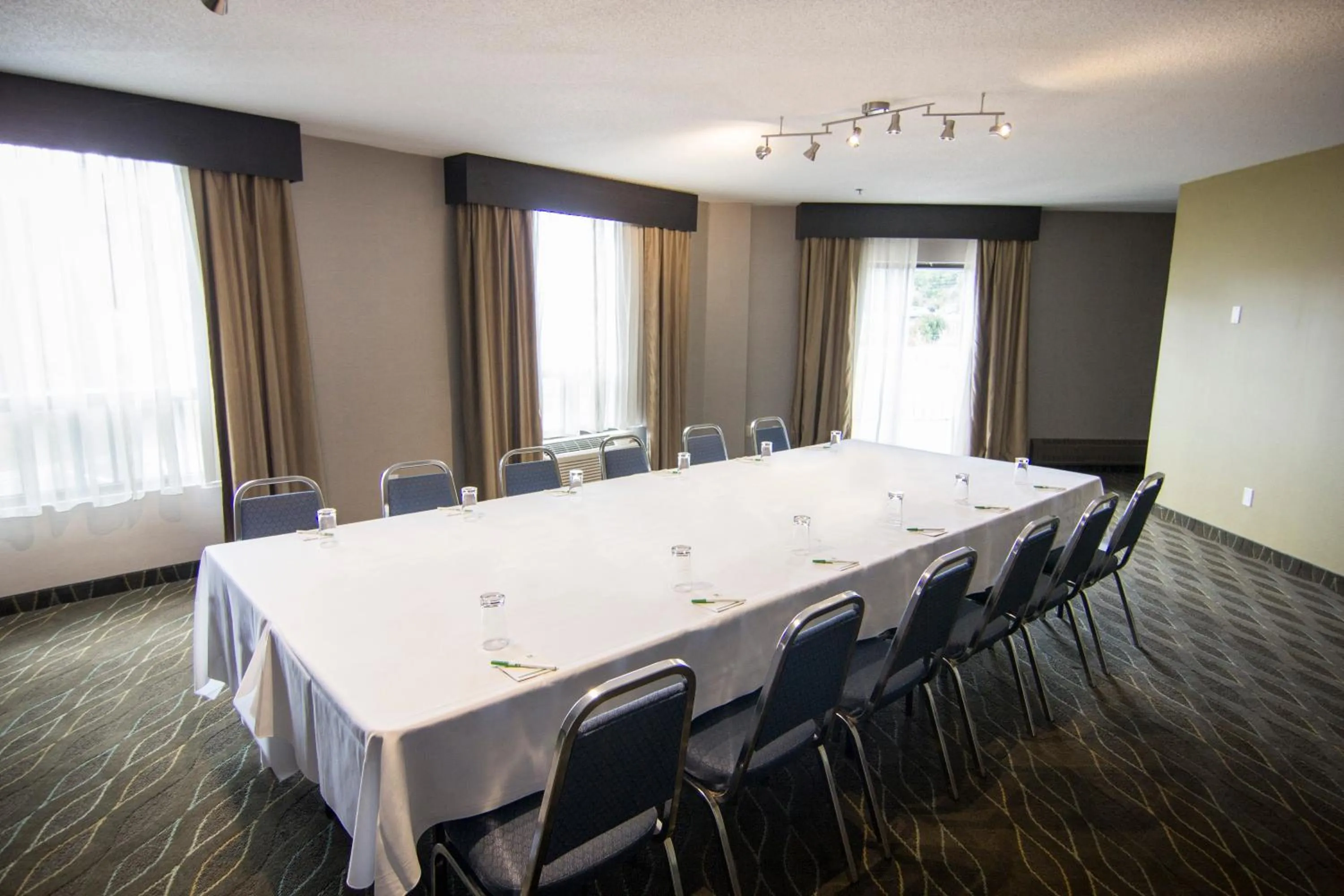 Meeting/conference room in Holiday Inn Sudbury by IHG