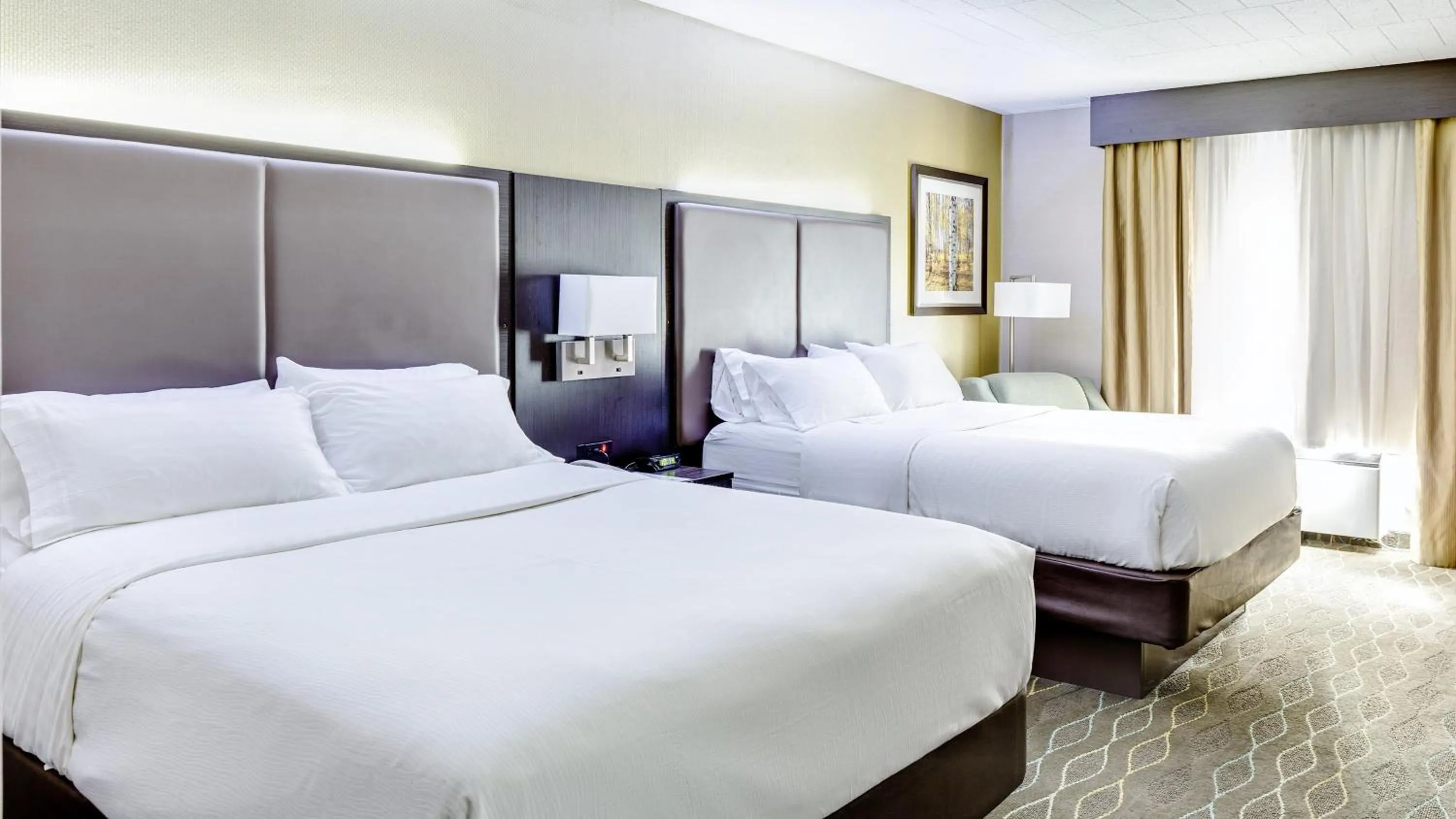 Photo of the whole room, Bed in Holiday Inn Sudbury by IHG