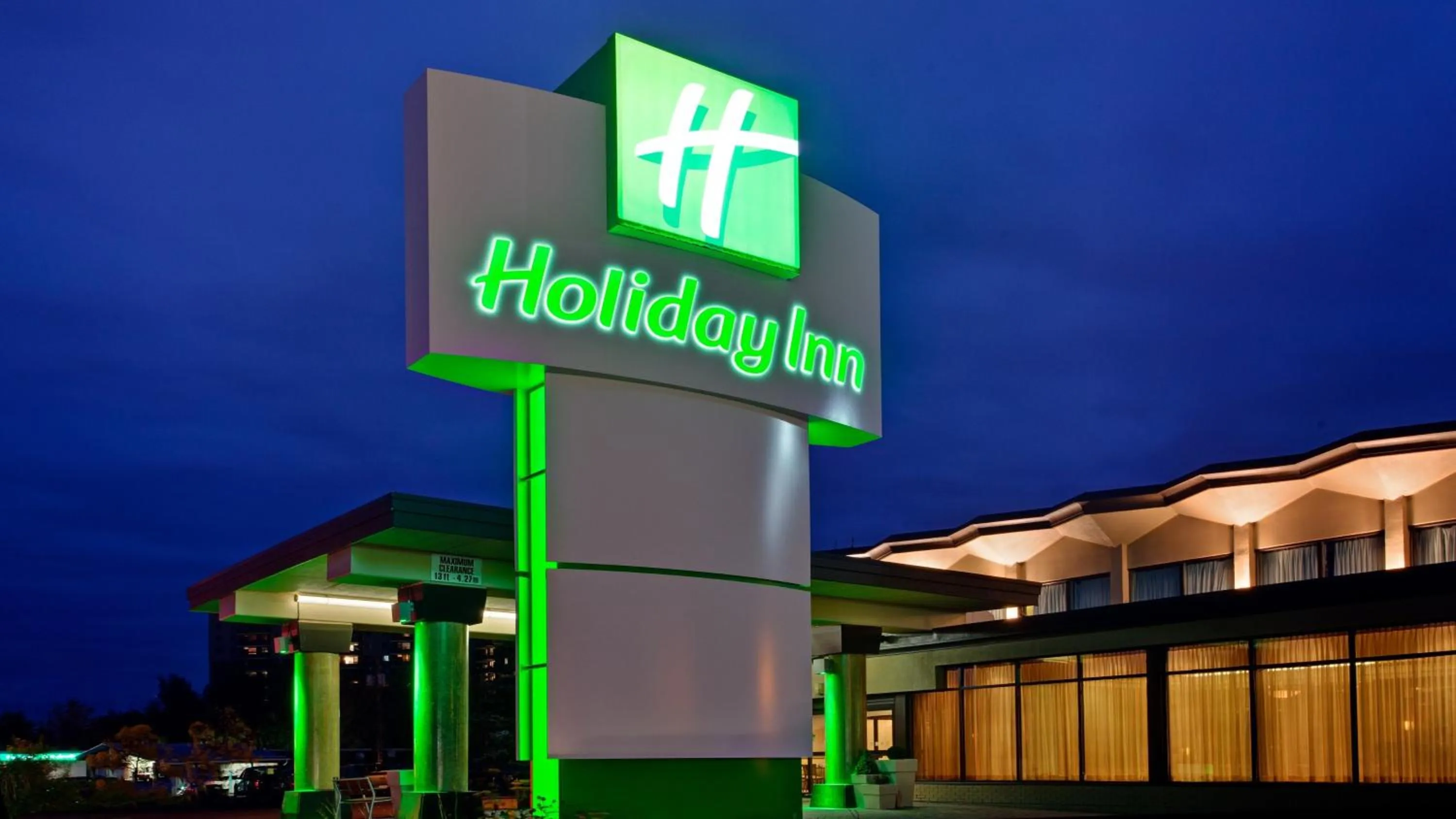 Property building in Holiday Inn Sudbury by IHG