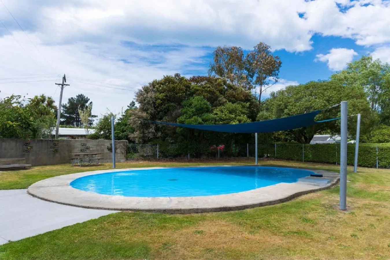Swimming pool in Leithfield Beach Holiday Park