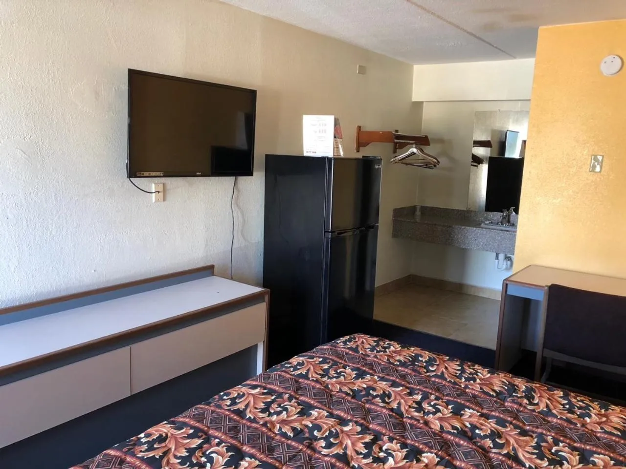 Bed in Lone Star Inn