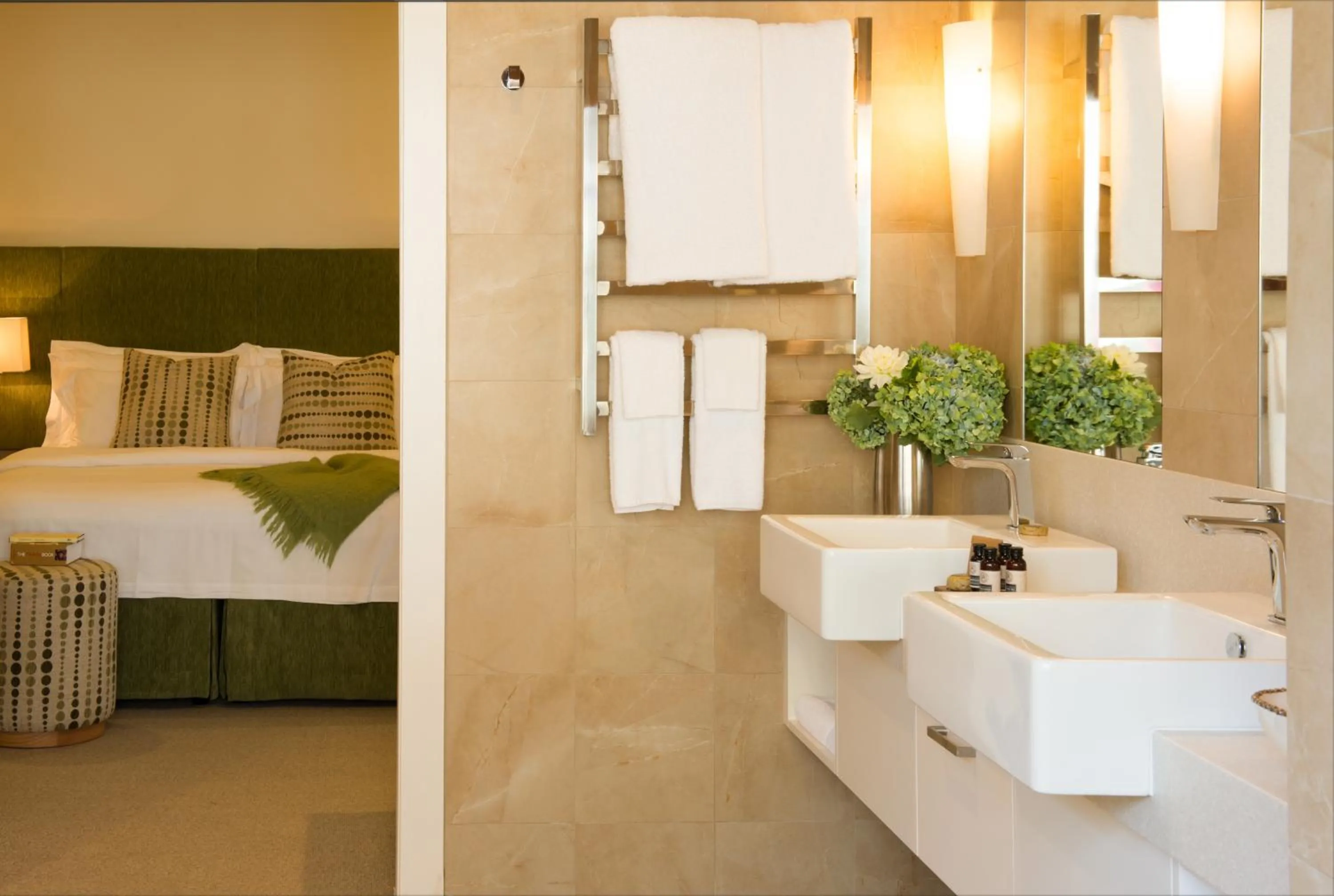 Bathroom, Bed in Spicers Vineyards Estate