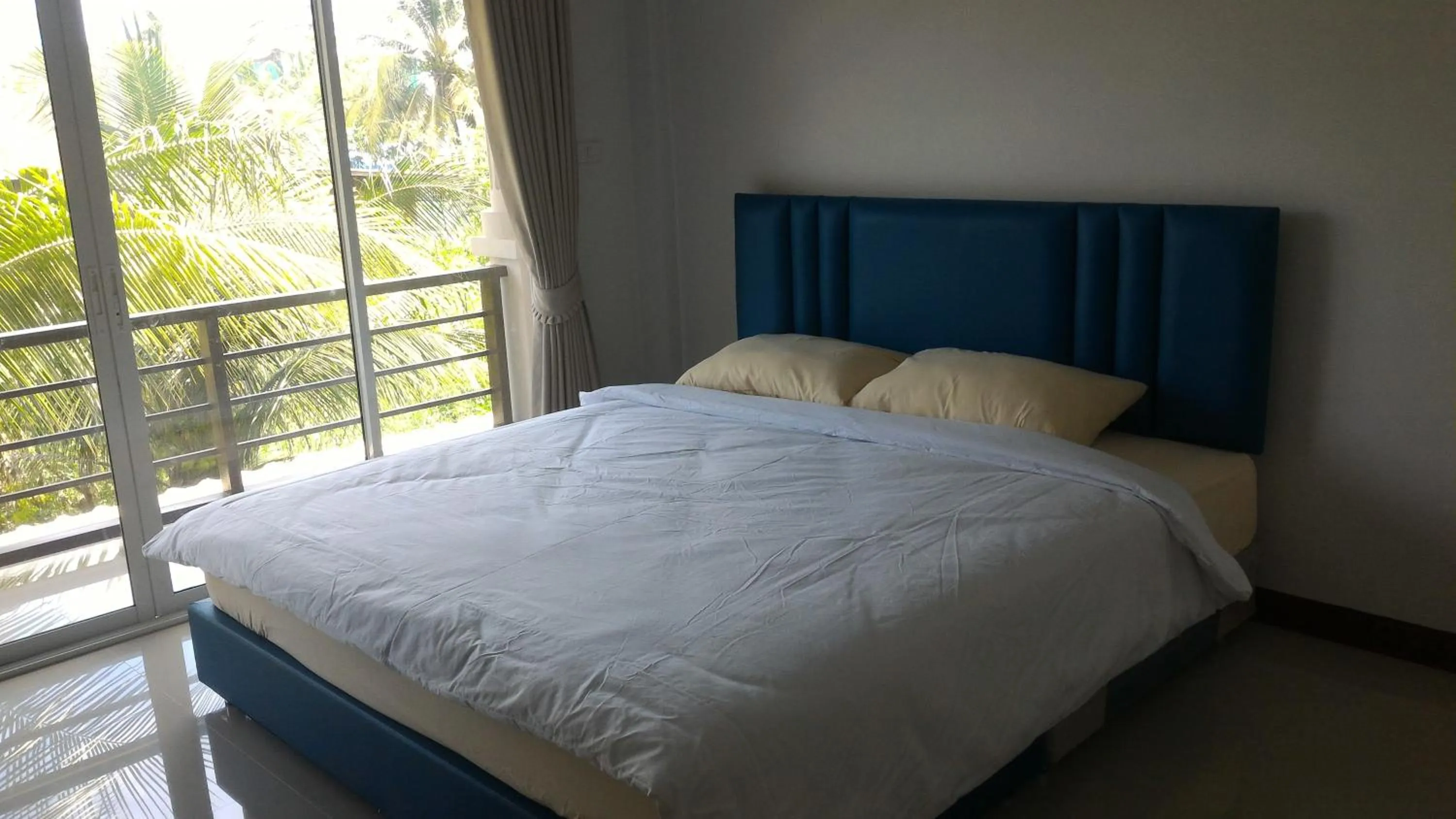 Shower, Bed in Aple Homestay