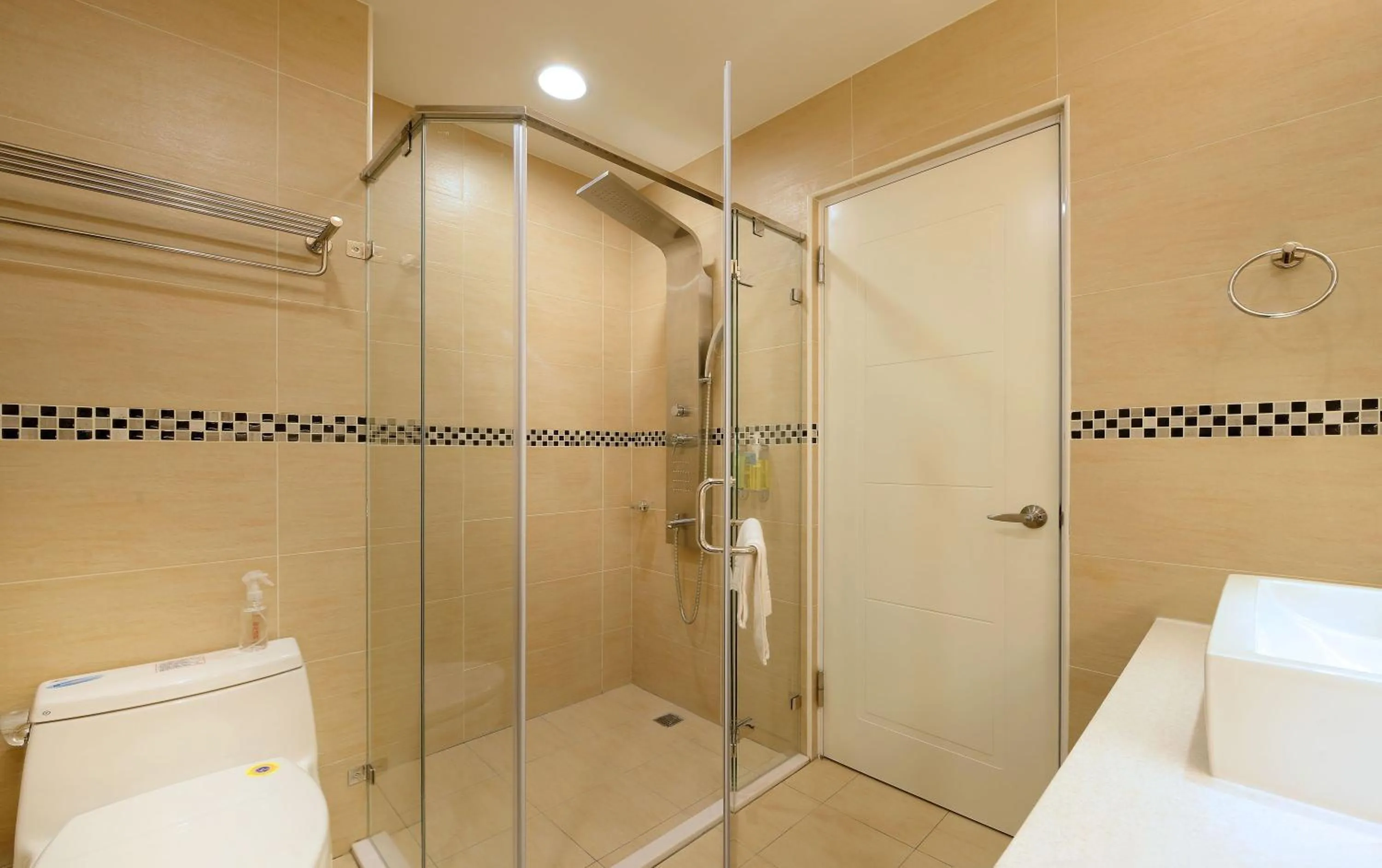 Bathroom in Caffir Garden Hotel