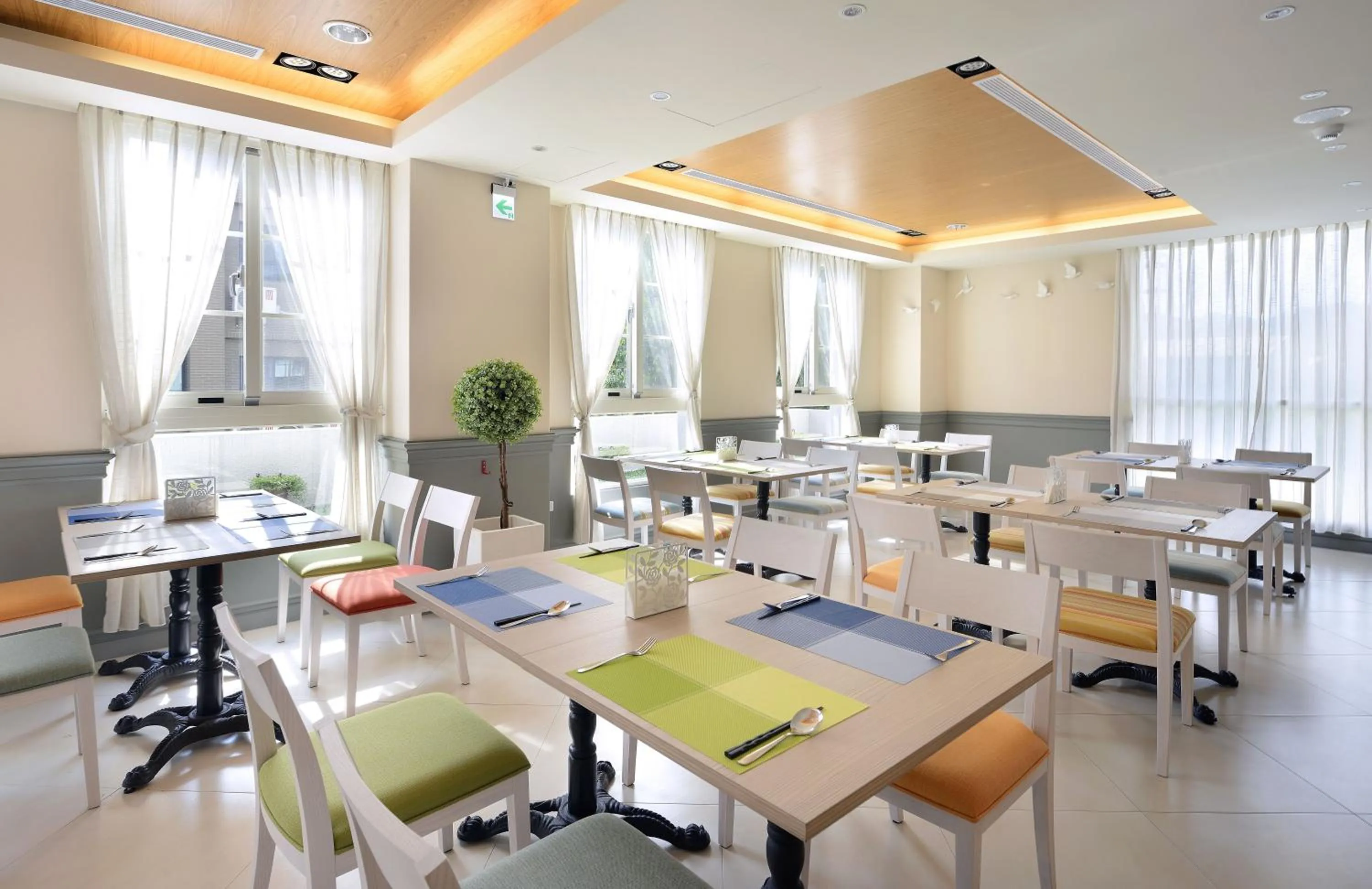 Restaurant/places to eat in Caffir Garden Hotel