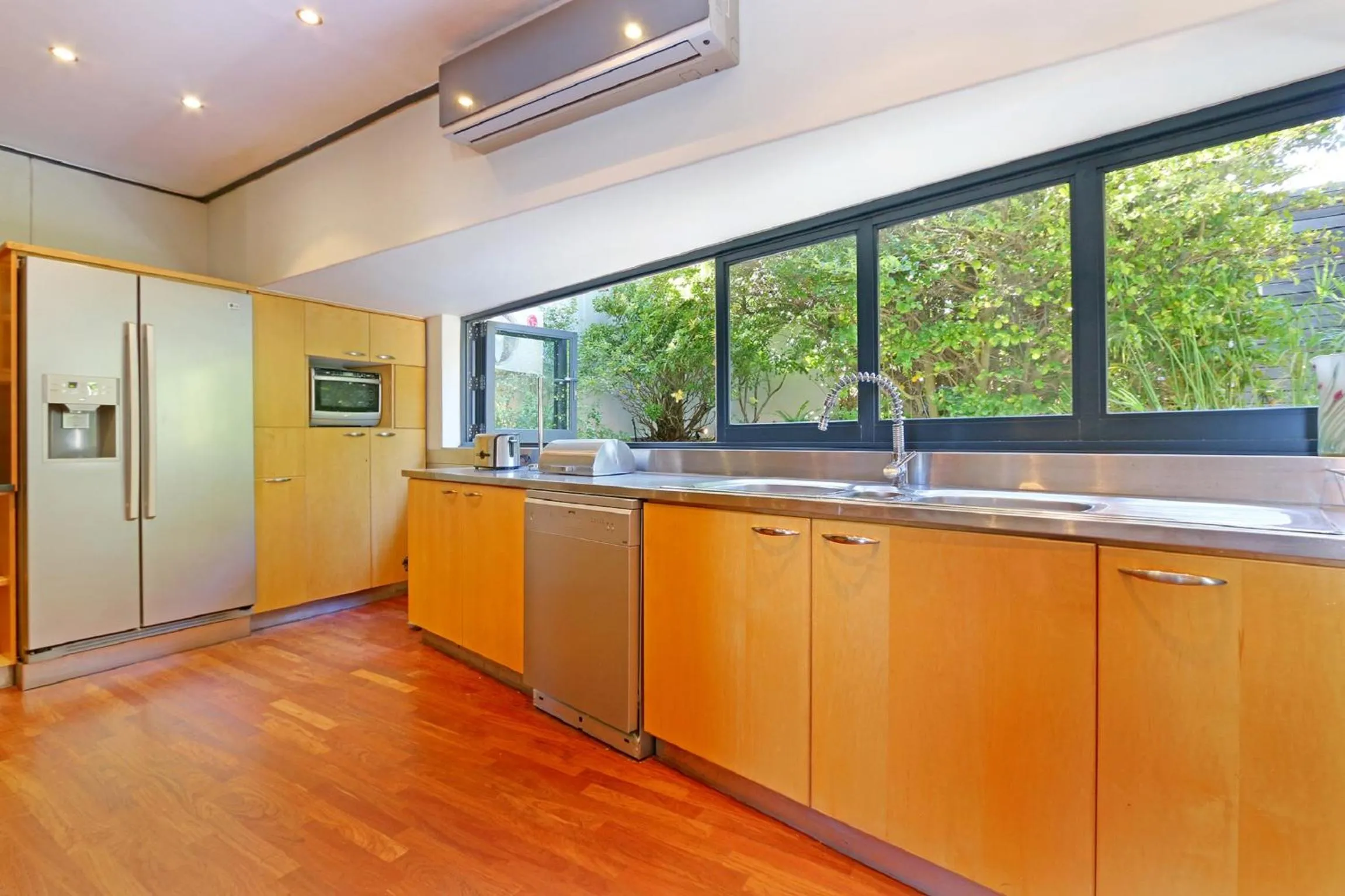 Kitchen or kitchenette in Villa Aqua by Totalstay