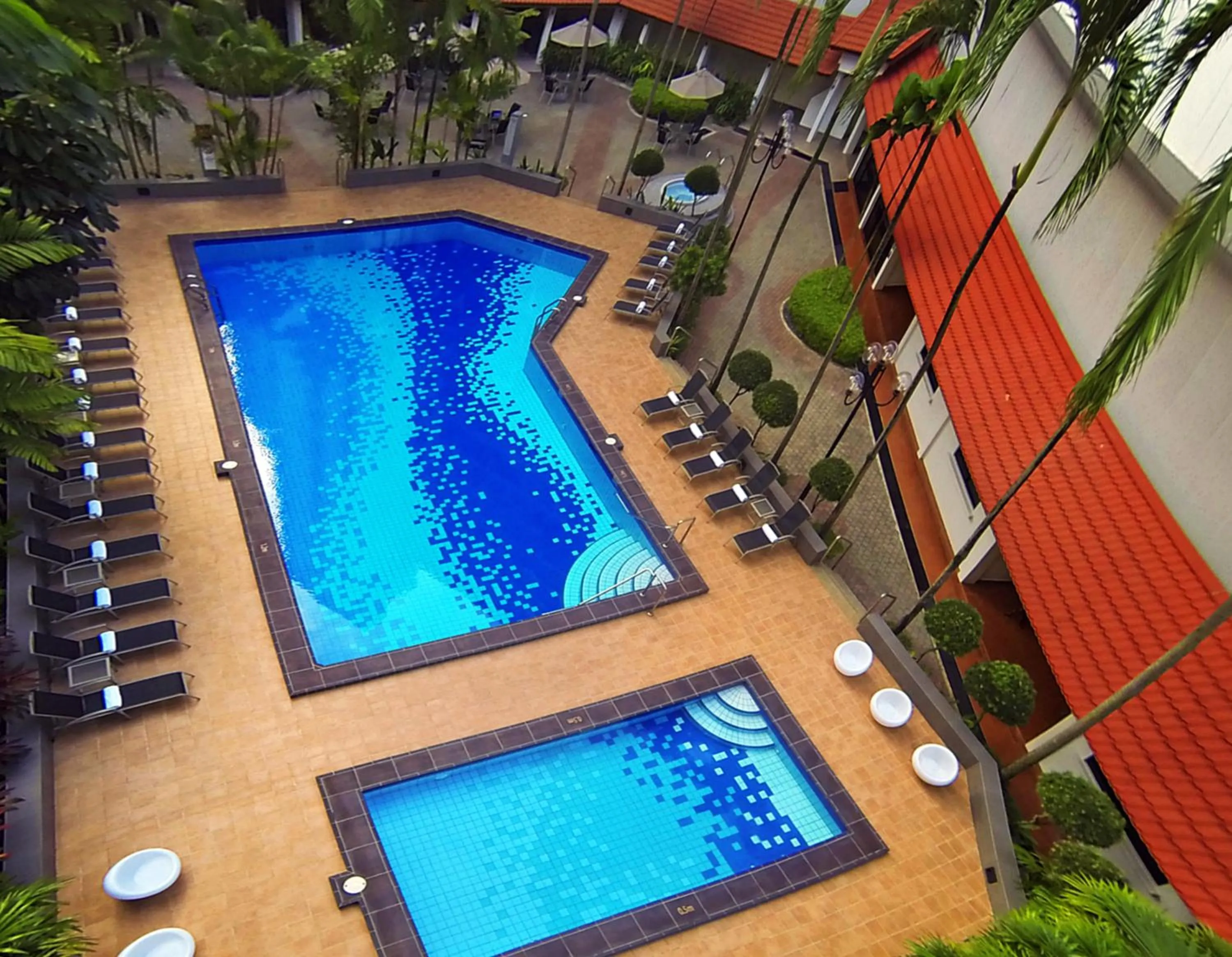 Swimming pool in York Hotel
