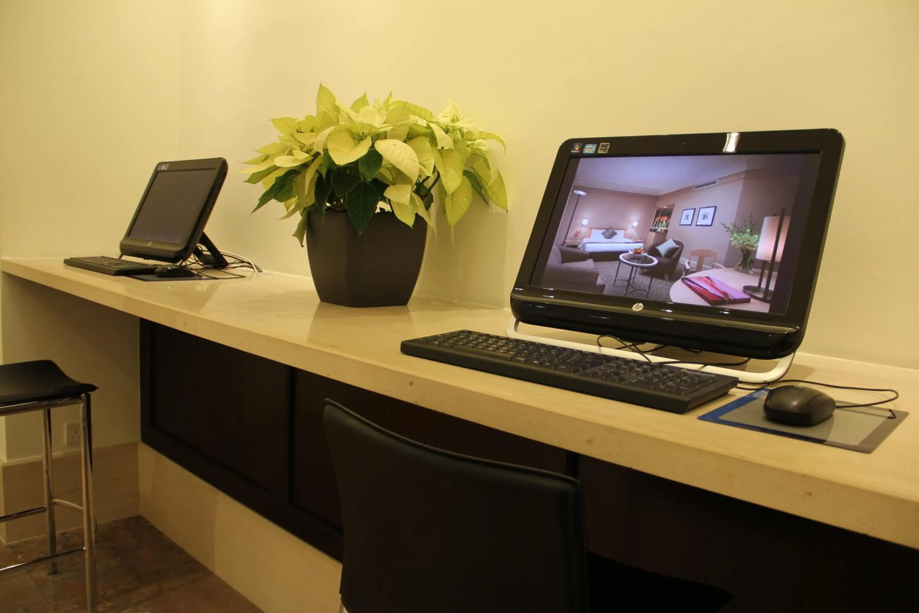 Business facilities in York Hotel