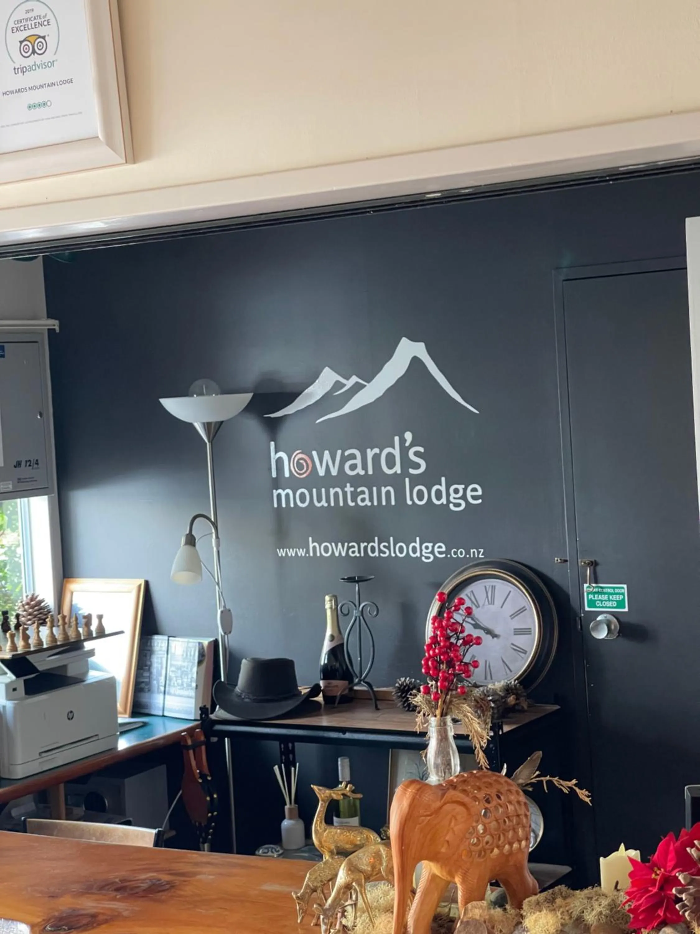 Lobby or reception in Howard's Mountain Lodge