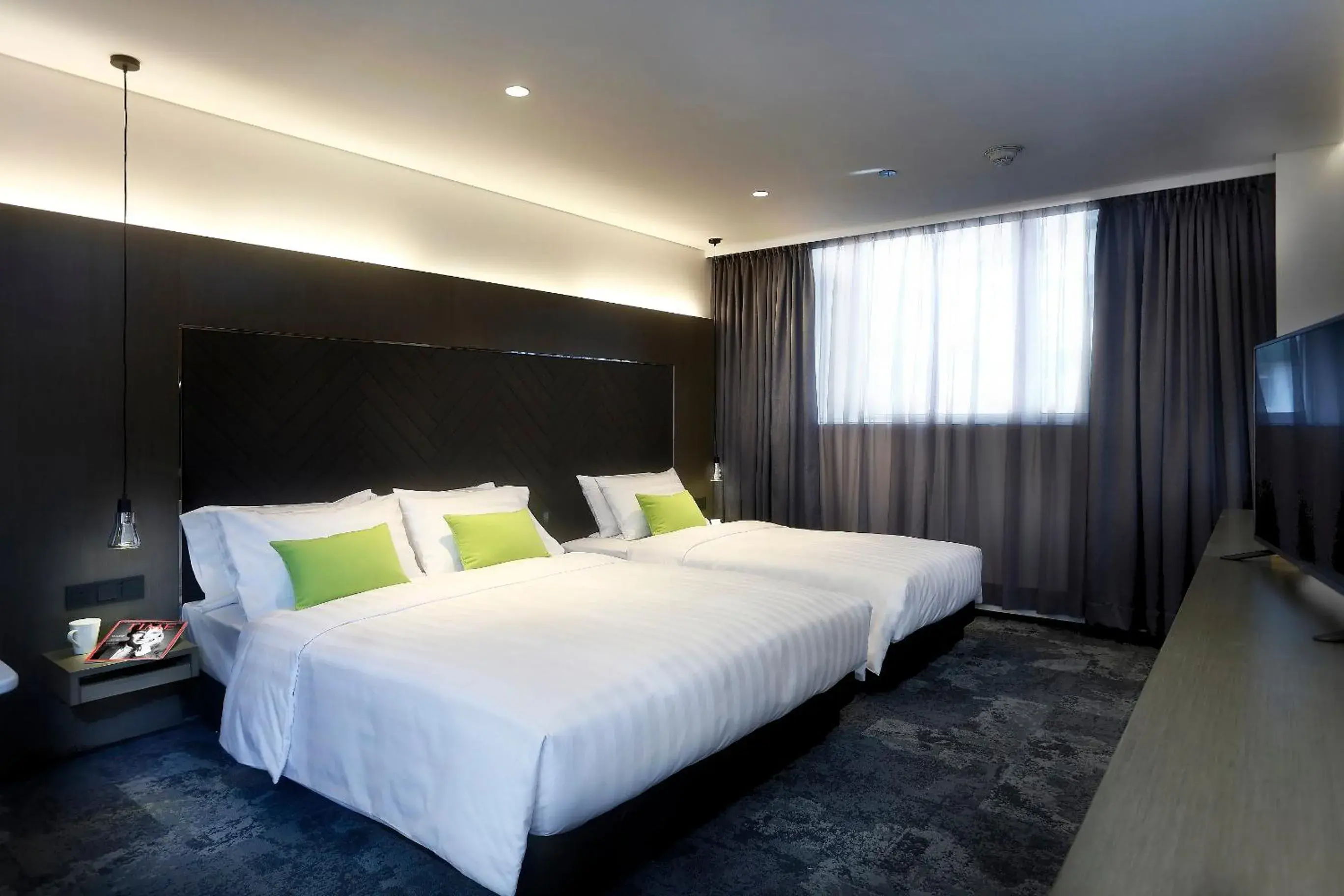 Adjoining Room (Family Room and Superior Room) in Hotel Ease Tsuen Wan Adjoining Room (Family Room and Superior Room) in Hotel Ease Tsuen Wan