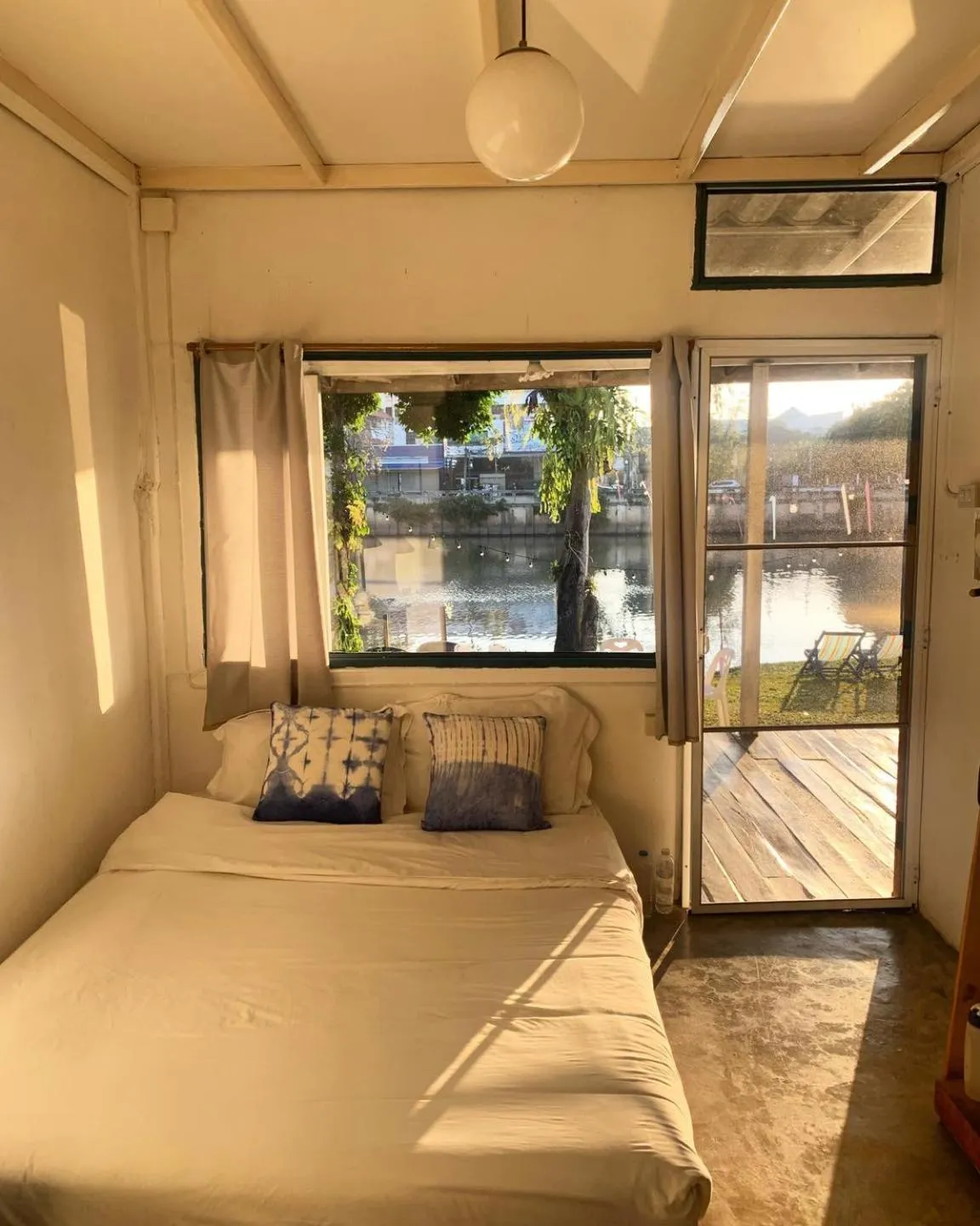 View (from property/room), Bed in Ban Narai River Guesthouse