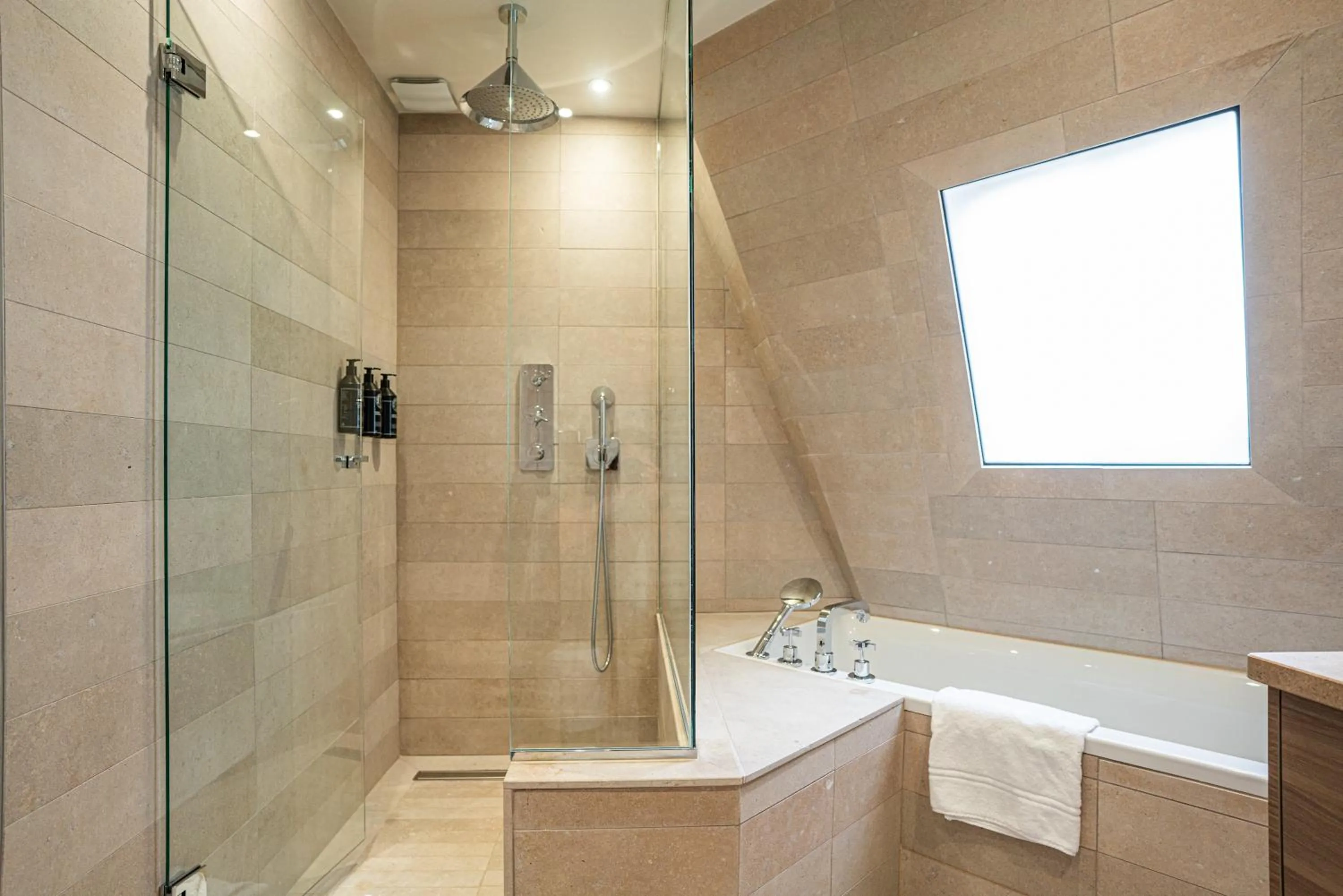 Shower in Hôtel Saint-Louis - Jardin du Luxembourg