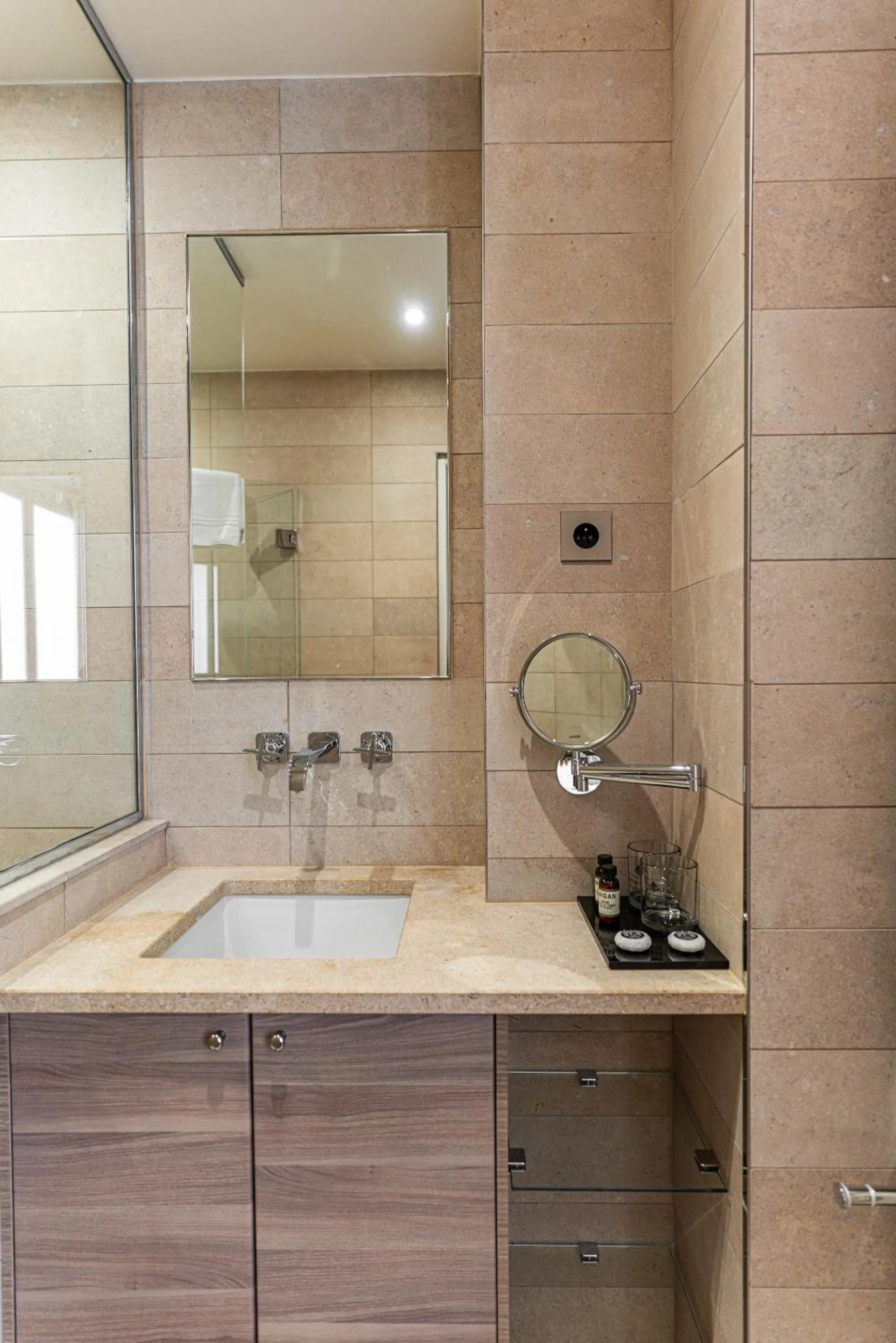 Bathroom in Hôtel Saint-Louis - Jardin du Luxembourg
