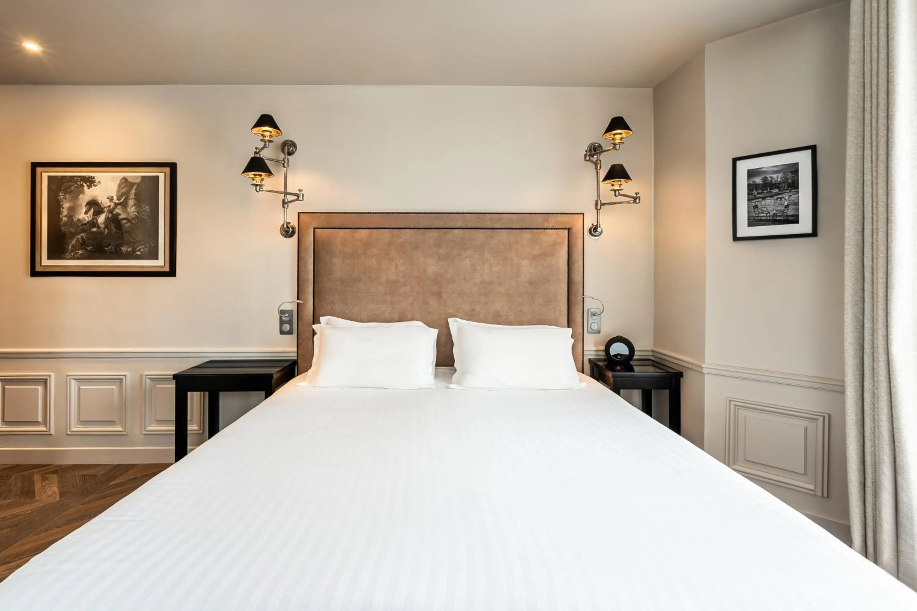 Bed in Hôtel Saint-Louis - Jardin du Luxembourg