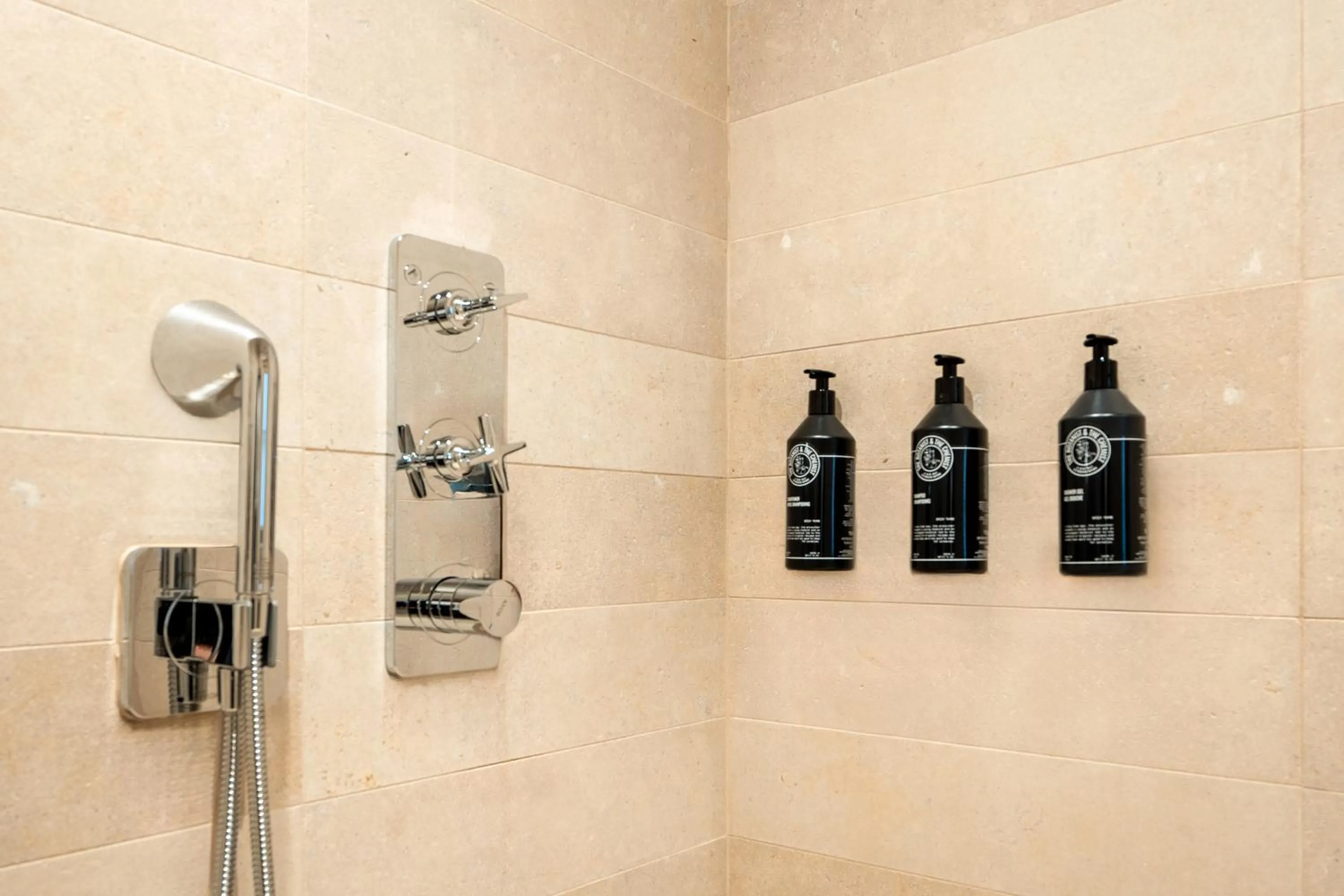 Shower in Hôtel Saint-Louis - Jardin du Luxembourg