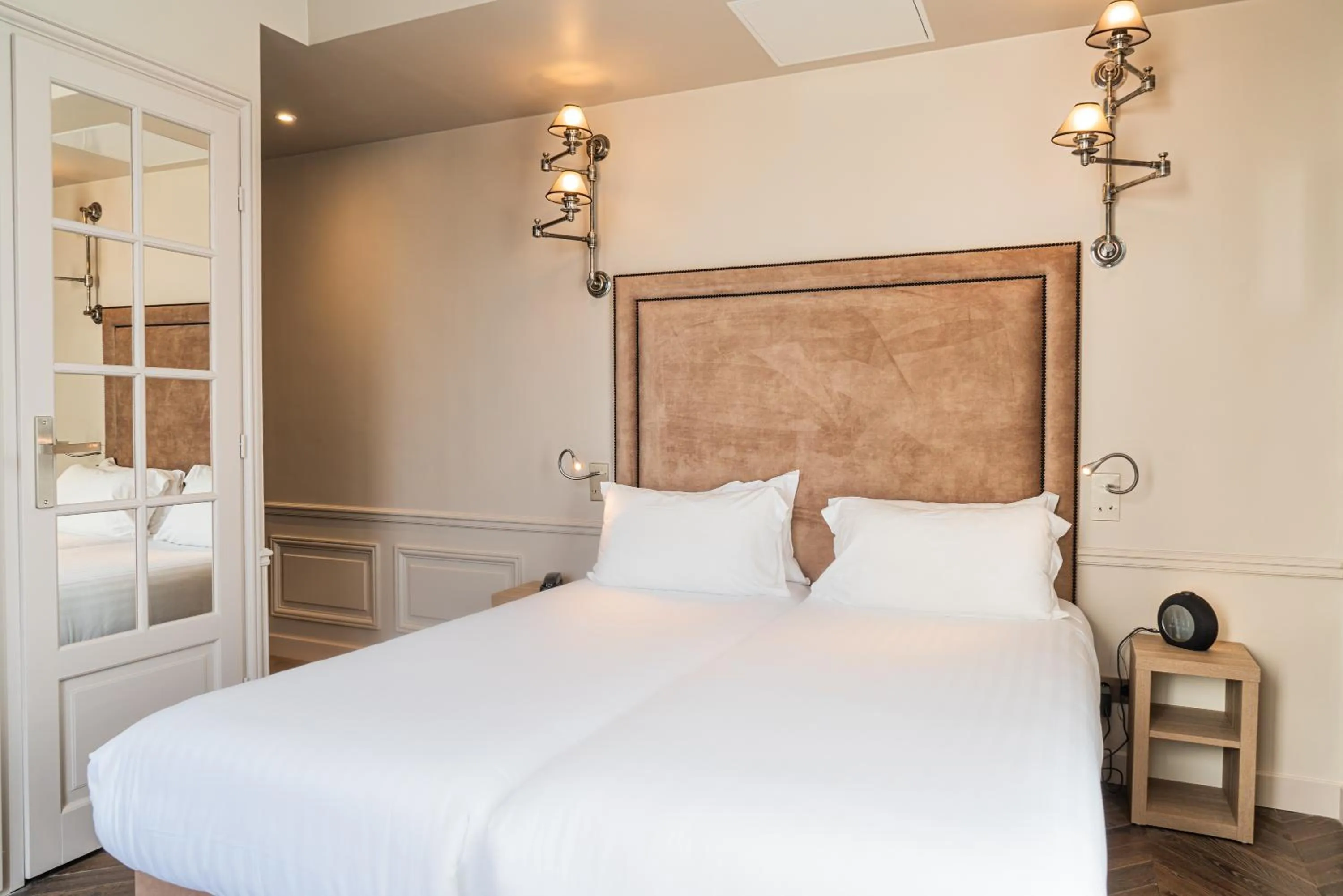 Bedroom, Bed in Hôtel Saint-Louis - Jardin du Luxembourg