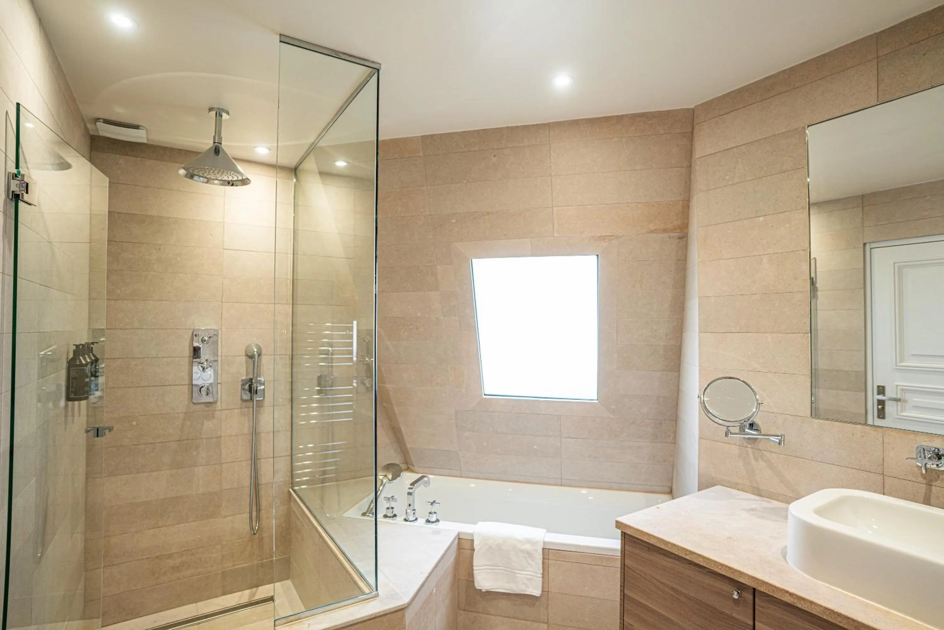 Shower in Hôtel Saint-Louis - Jardin du Luxembourg