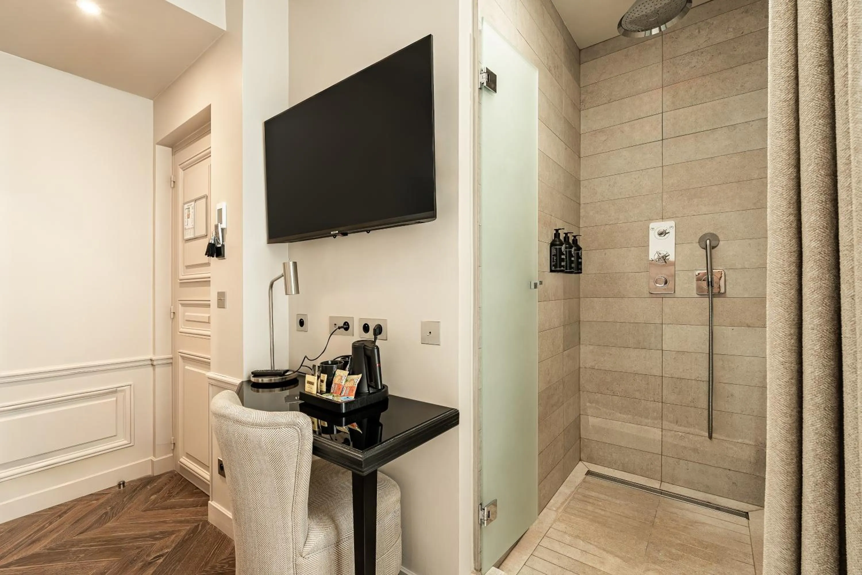 Shower in Hôtel Saint-Louis - Jardin du Luxembourg