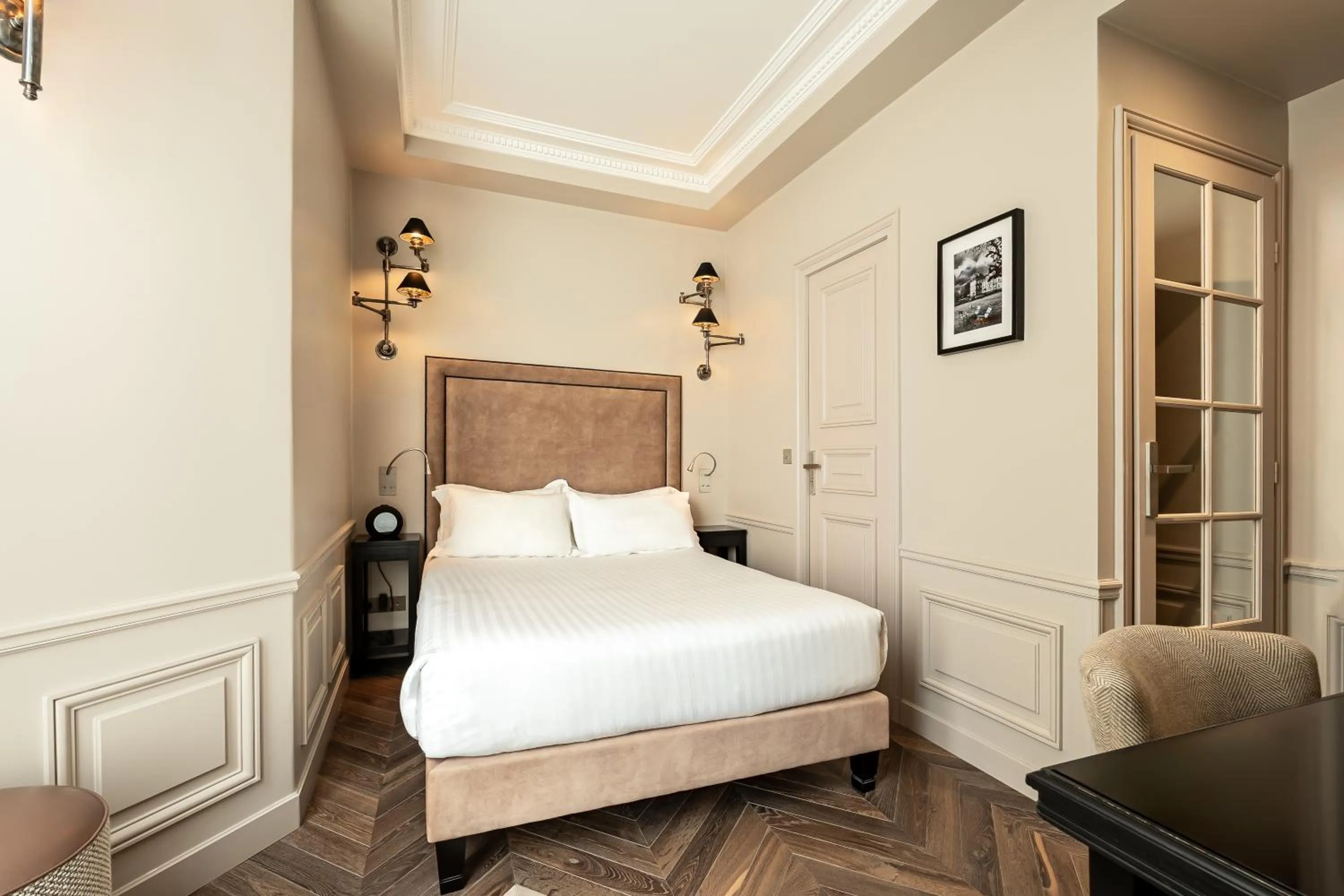 Bed in Hôtel Saint-Louis - Jardin du Luxembourg