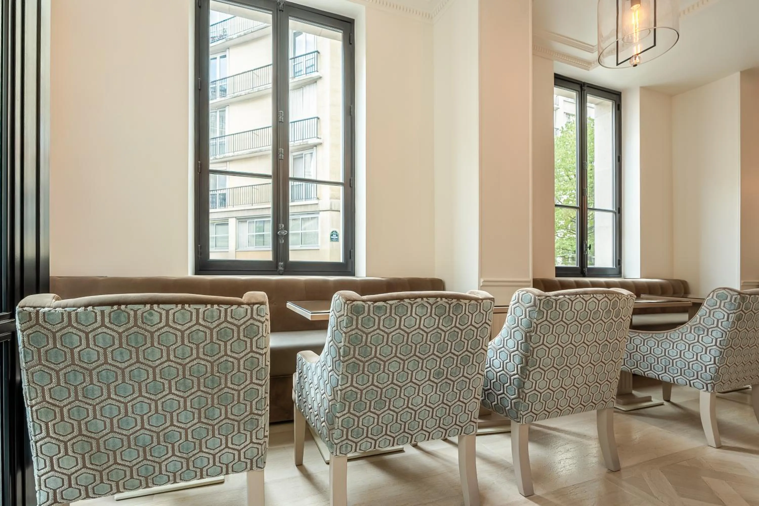 Breakfast in Hôtel Saint-Louis - Jardin du Luxembourg