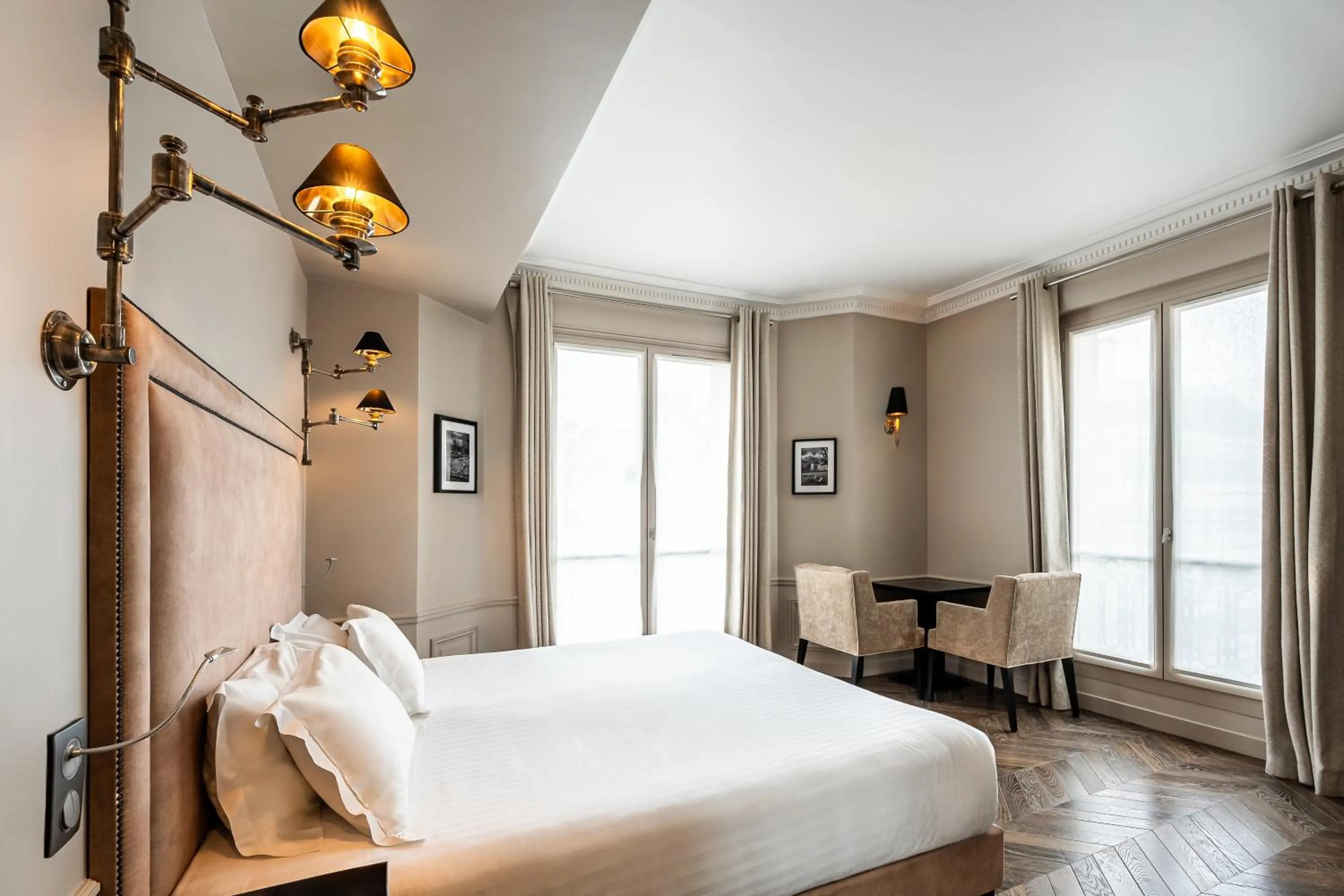 Bed in Hôtel Saint-Louis - Jardin du Luxembourg